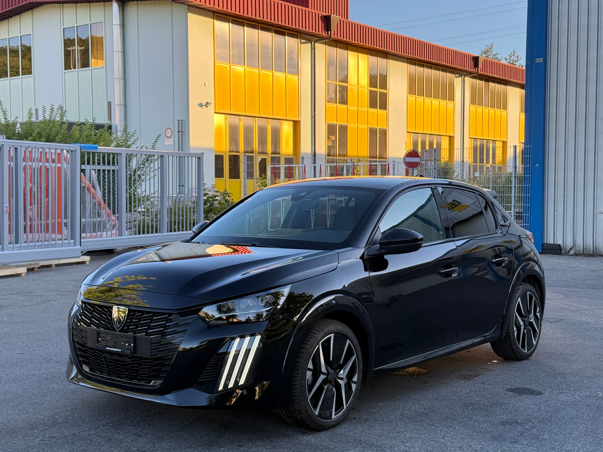 PEUGEOT 208 1.2 MHEV 145 GT-image-2
