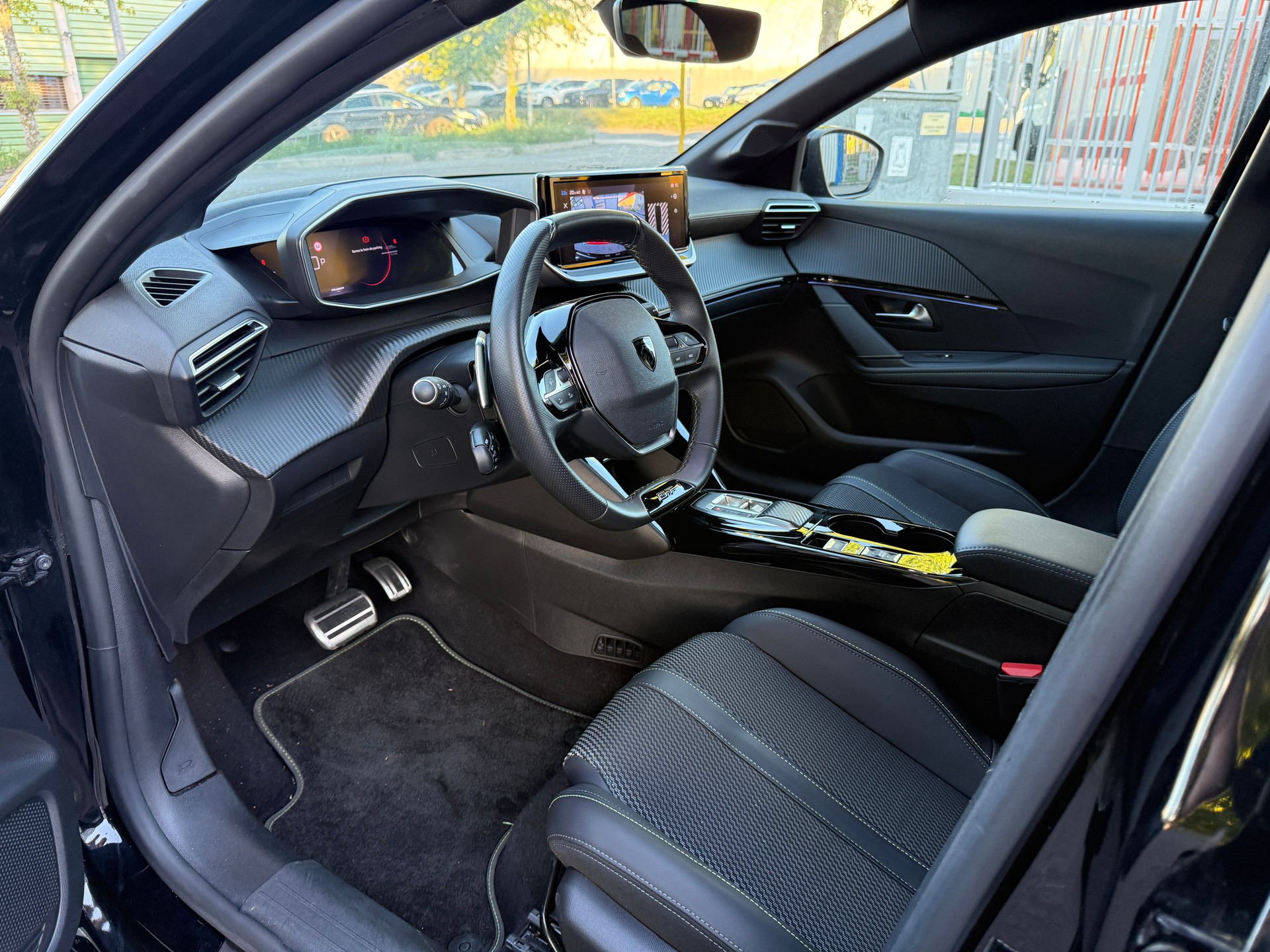 PEUGEOT 208 1.2 MHEV 145 GT-image-11