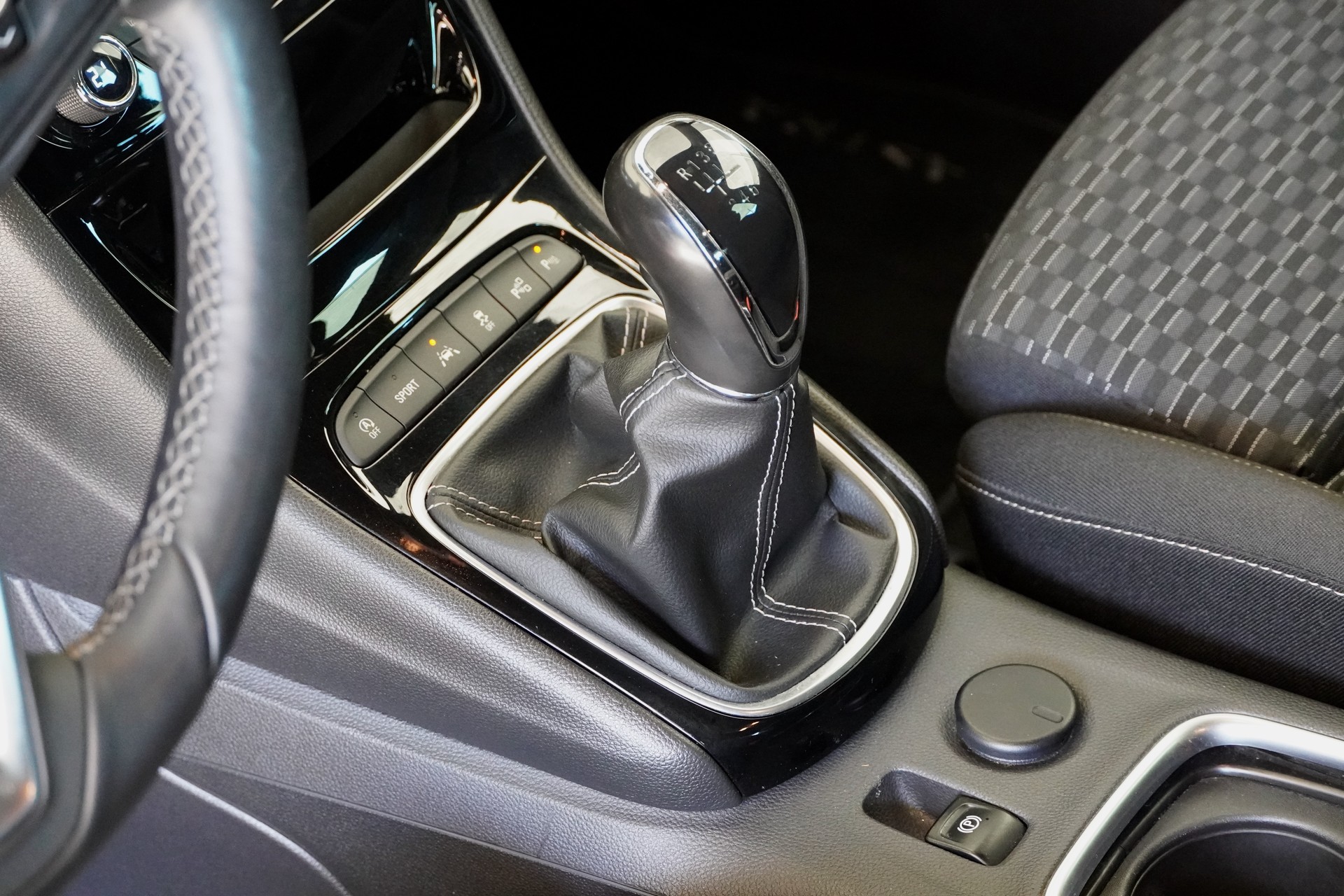 OPEL Astra 1.4i Turbo Dynamic-image-9