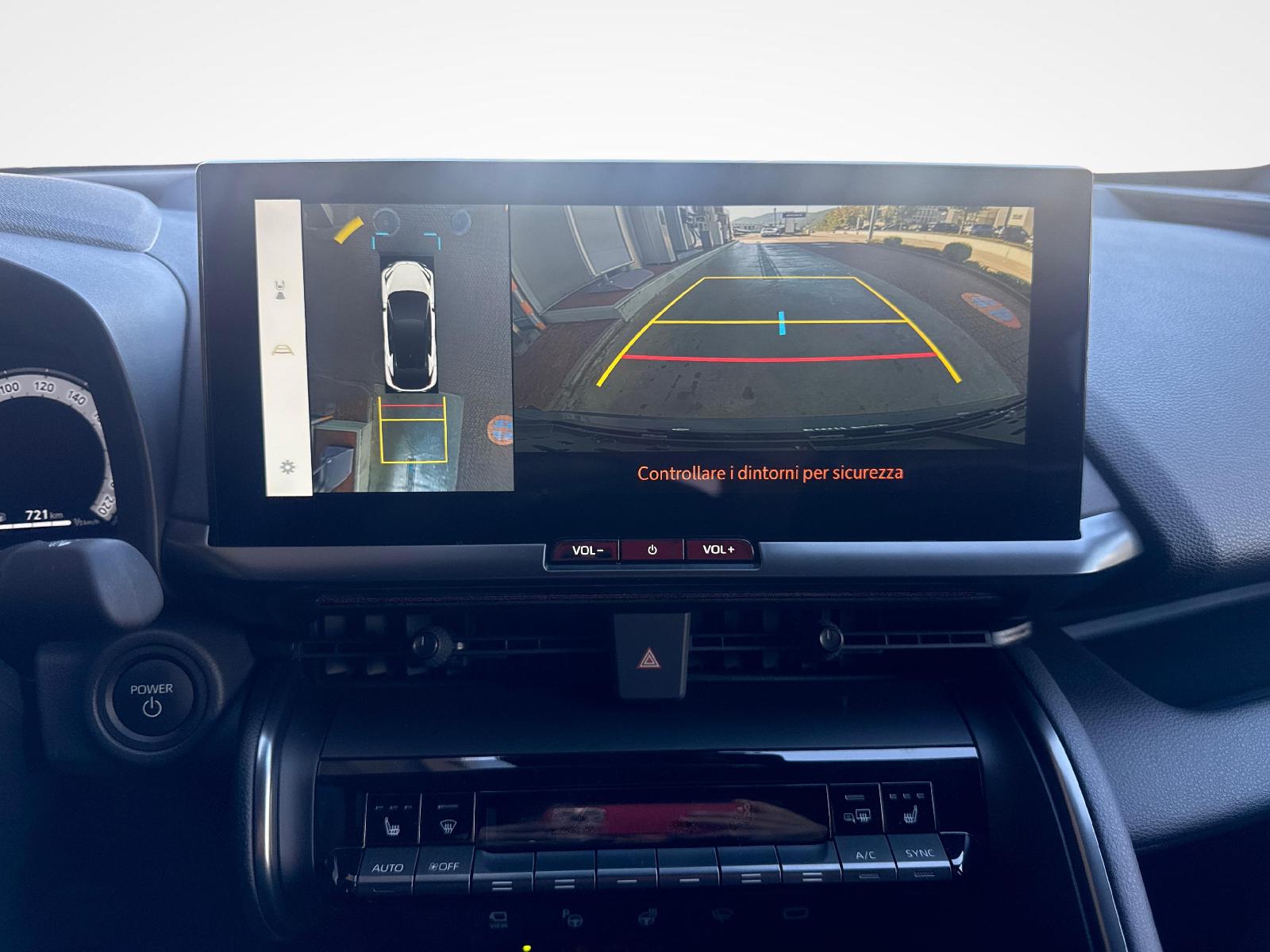 TOYOTA C-HR 2.0 PHEV GR Sport-image-12