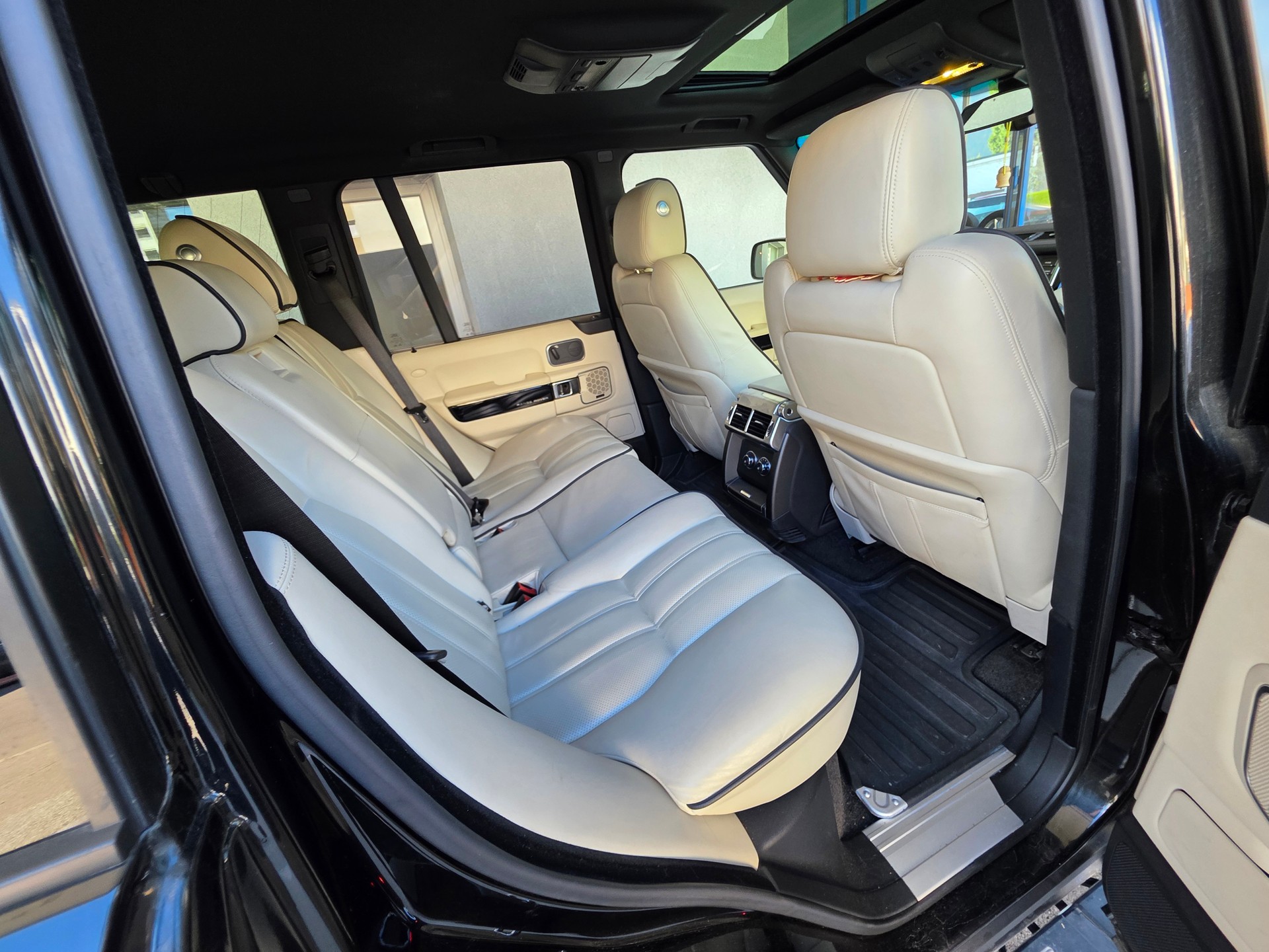 LAND ROVER Range Rover 4.4 TDV8 Vogue Automatic-image-17