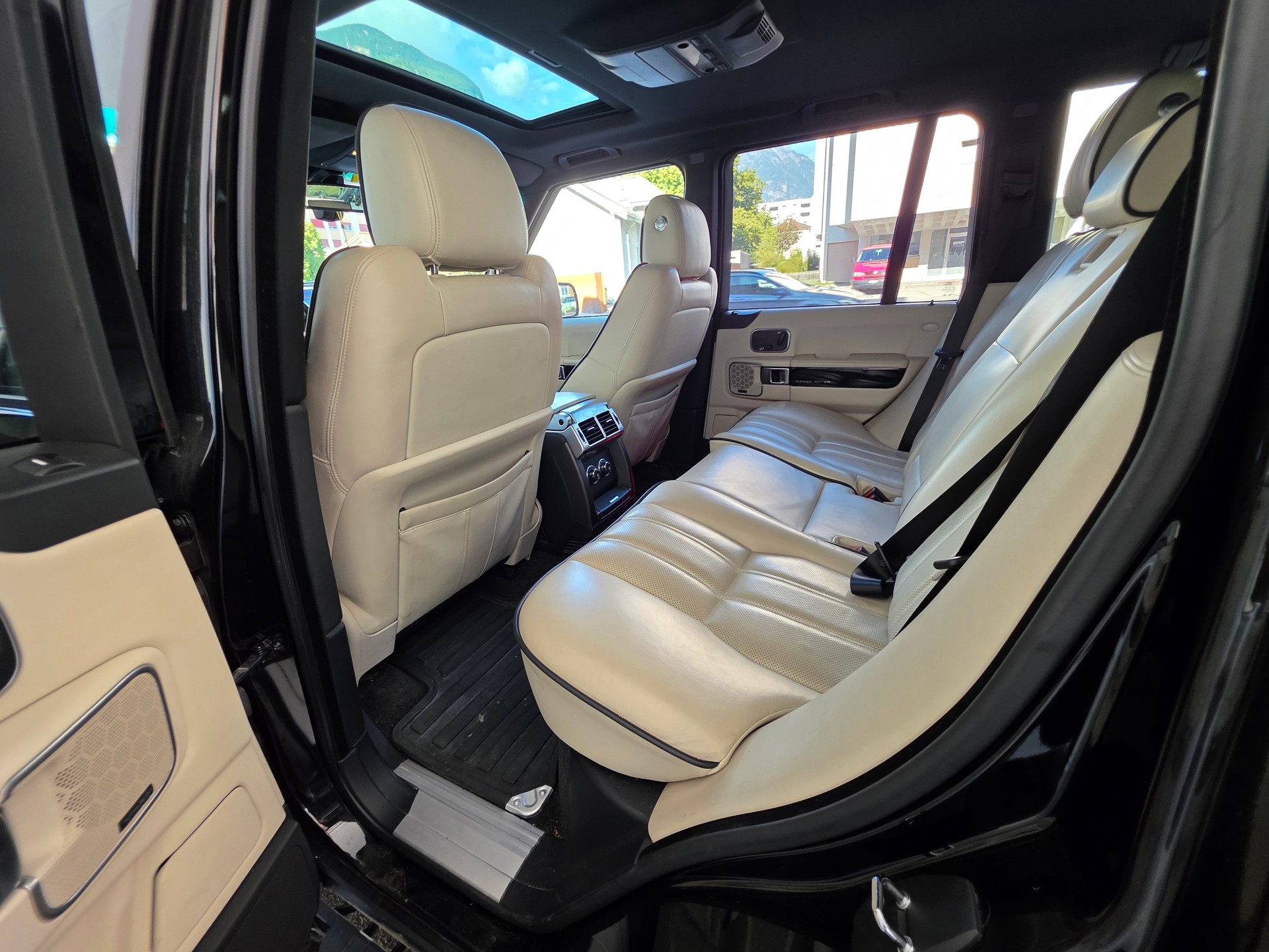 LAND ROVER Range Rover 4.4 TDV8 Vogue Automatic-image-15