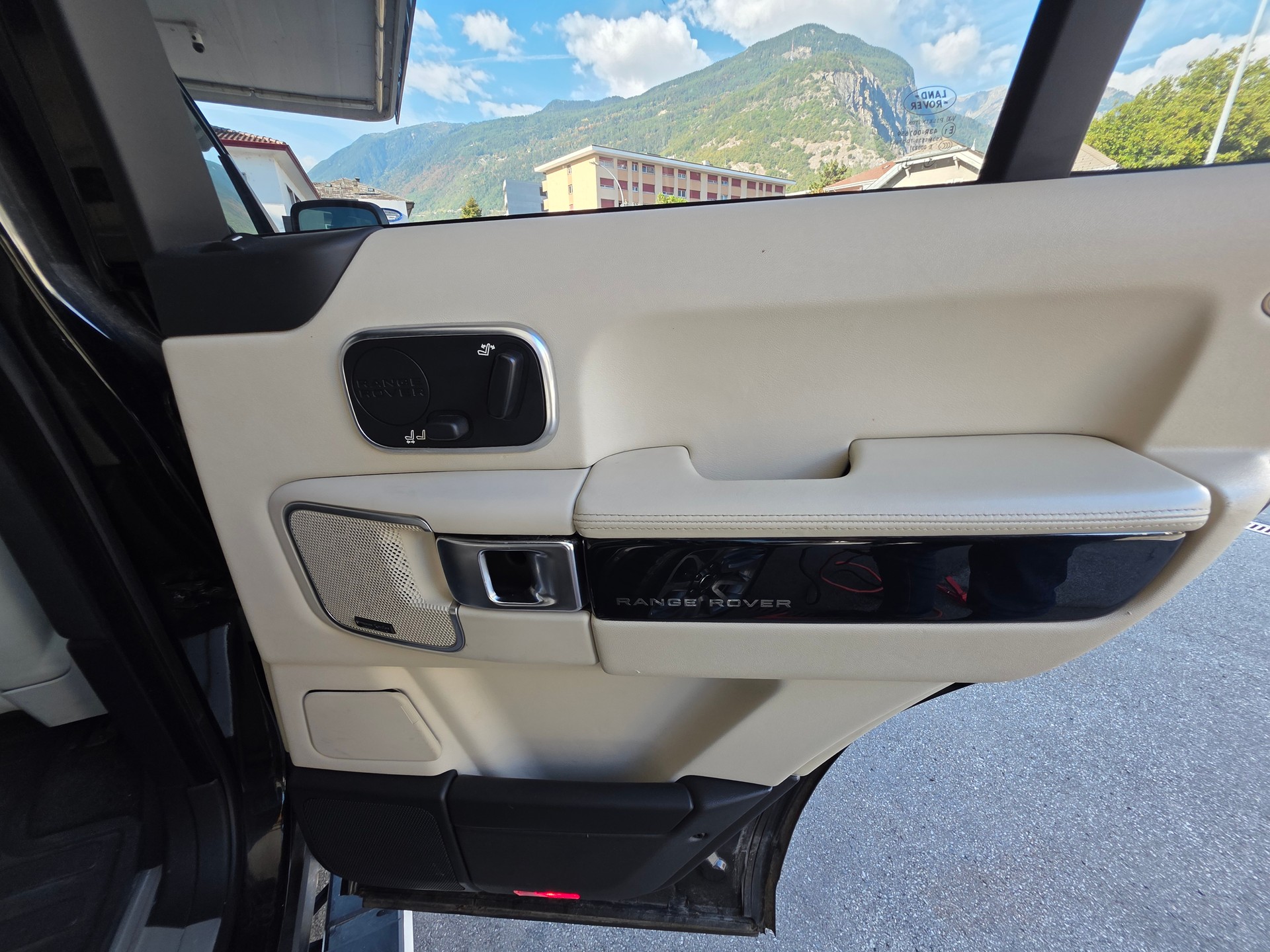 LAND ROVER Range Rover 4.4 TDV8 Vogue Automatic-image-18