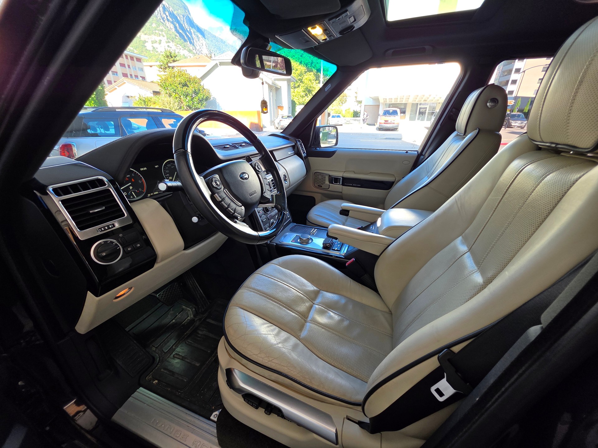 LAND ROVER Range Rover 4.4 TDV8 Vogue Automatic-image-11
