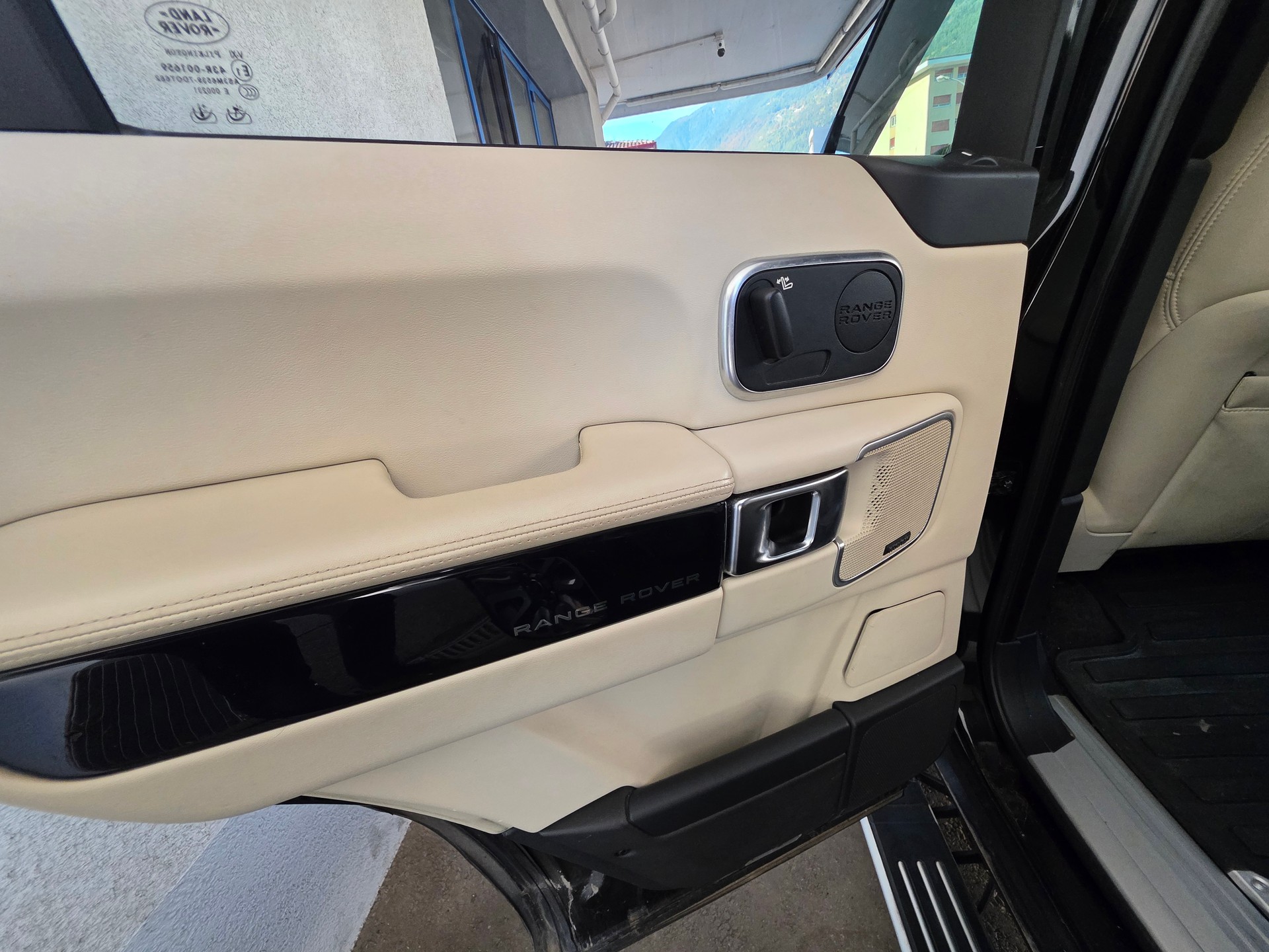LAND ROVER Range Rover 4.4 TDV8 Vogue Automatic-image-16