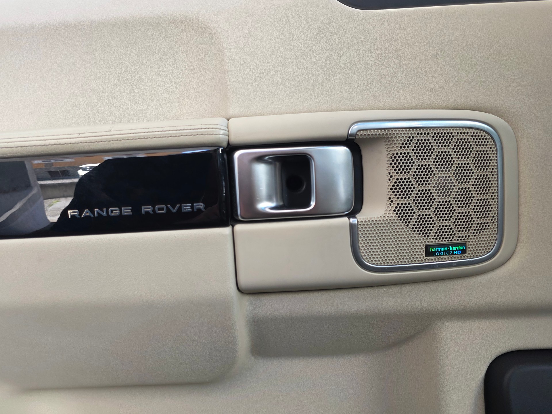 LAND ROVER Range Rover 4.4 TDV8 Vogue Automatic-image-14