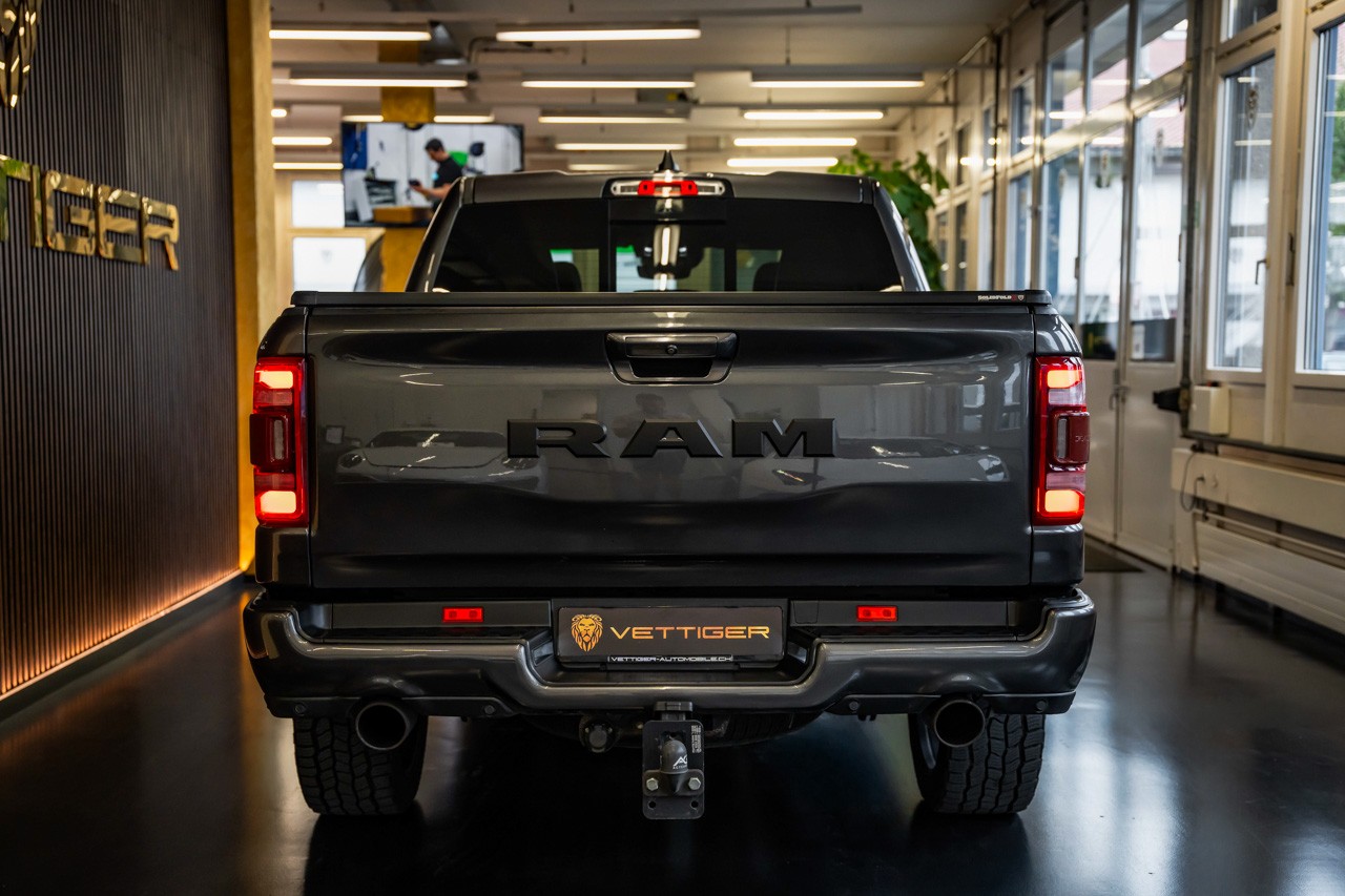 DODGE RAM 1500 5.7 V8 Hemi Laramie-image-5