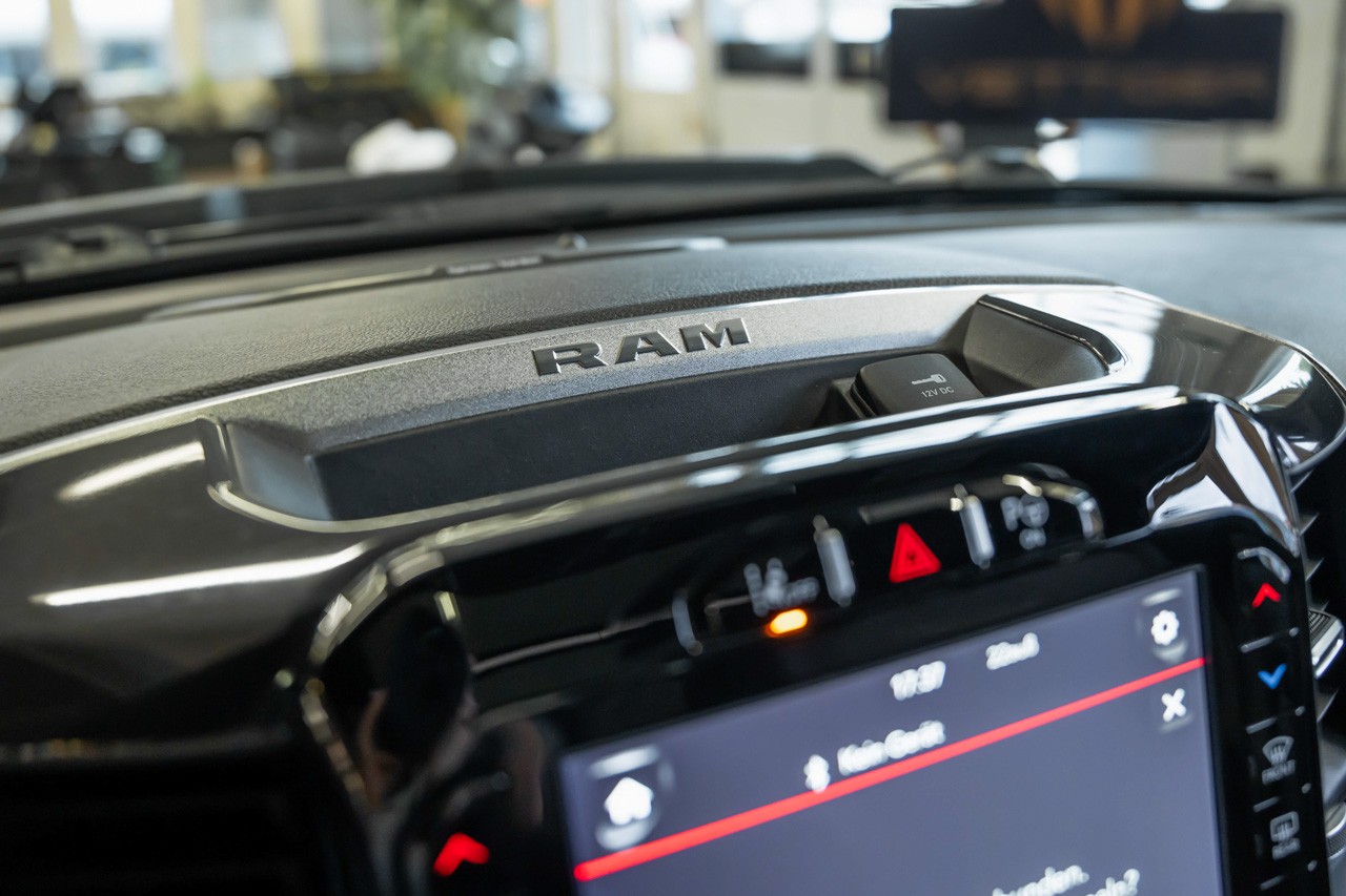 DODGE RAM 1500 5.7 V8 Hemi Laramie-image-37