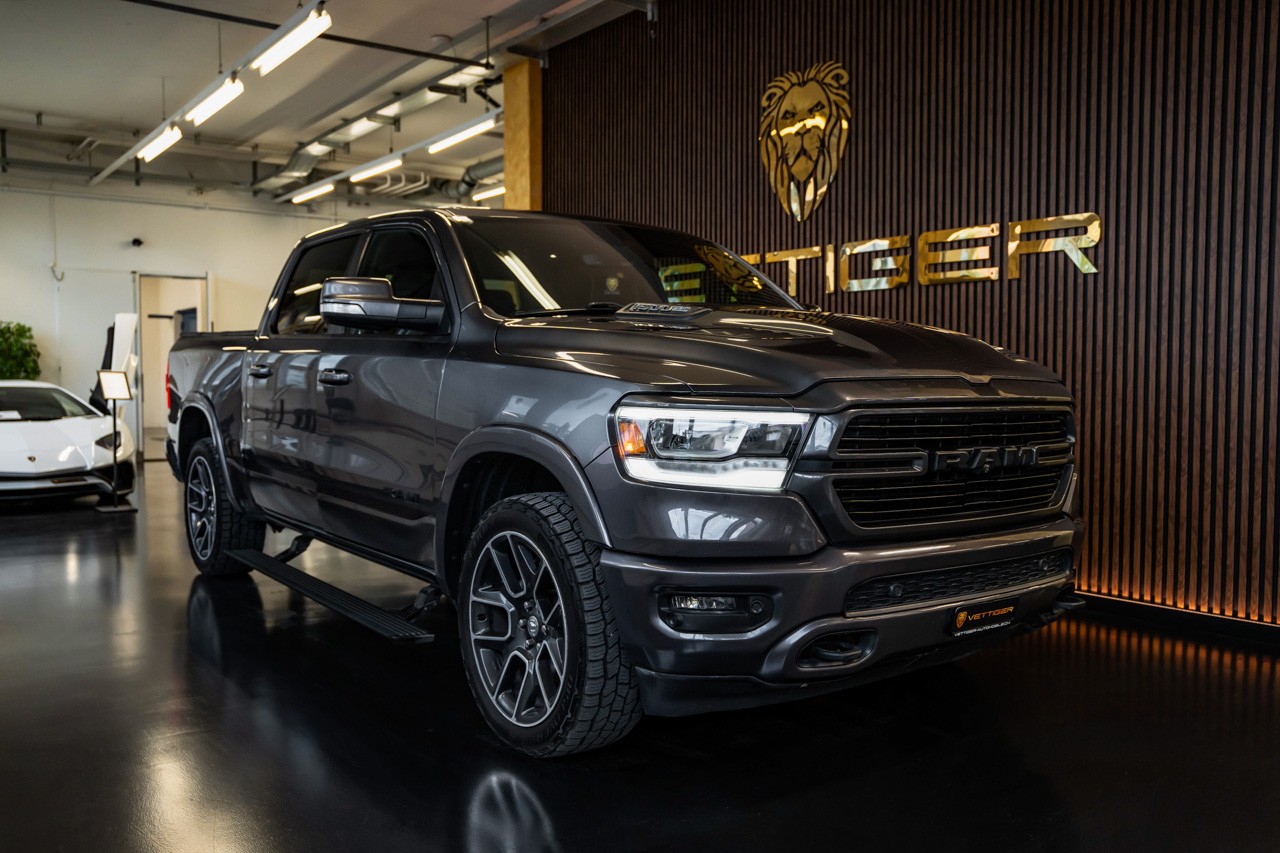 DODGE RAM 1500 5.7 V8 Hemi Laramie-showroom-element-1