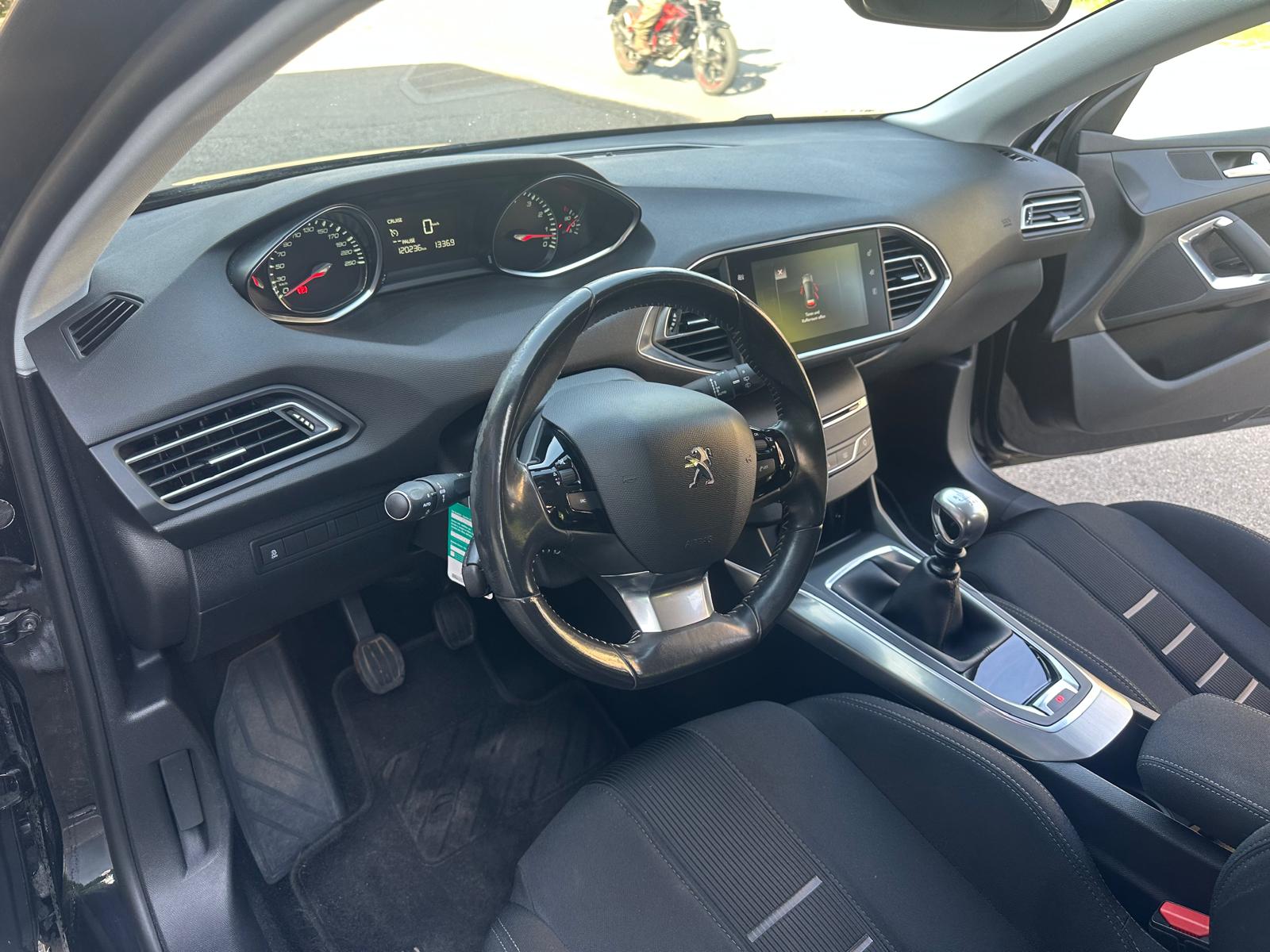 PEUGEOT 308 1.6 THP Allure-image-9