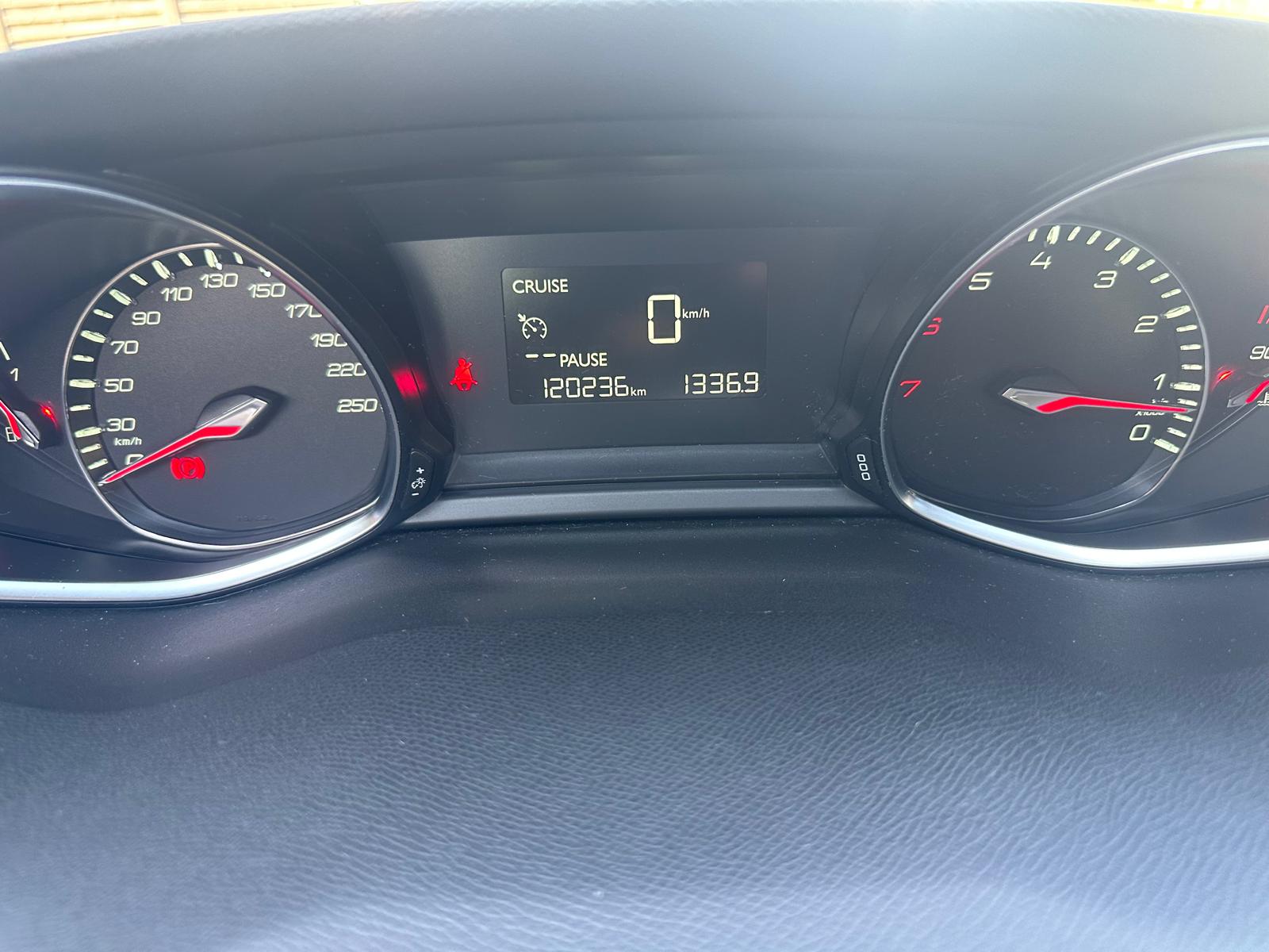 PEUGEOT 308 1.6 THP Allure-image-12