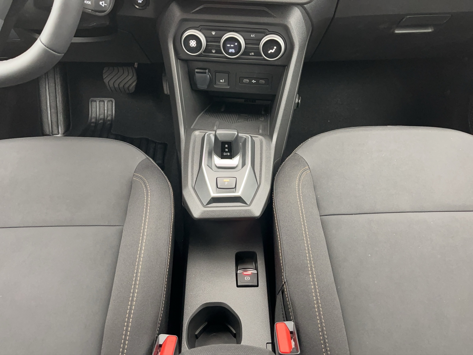 DACIA Duster 1.8 Hybrid Journey-image-13