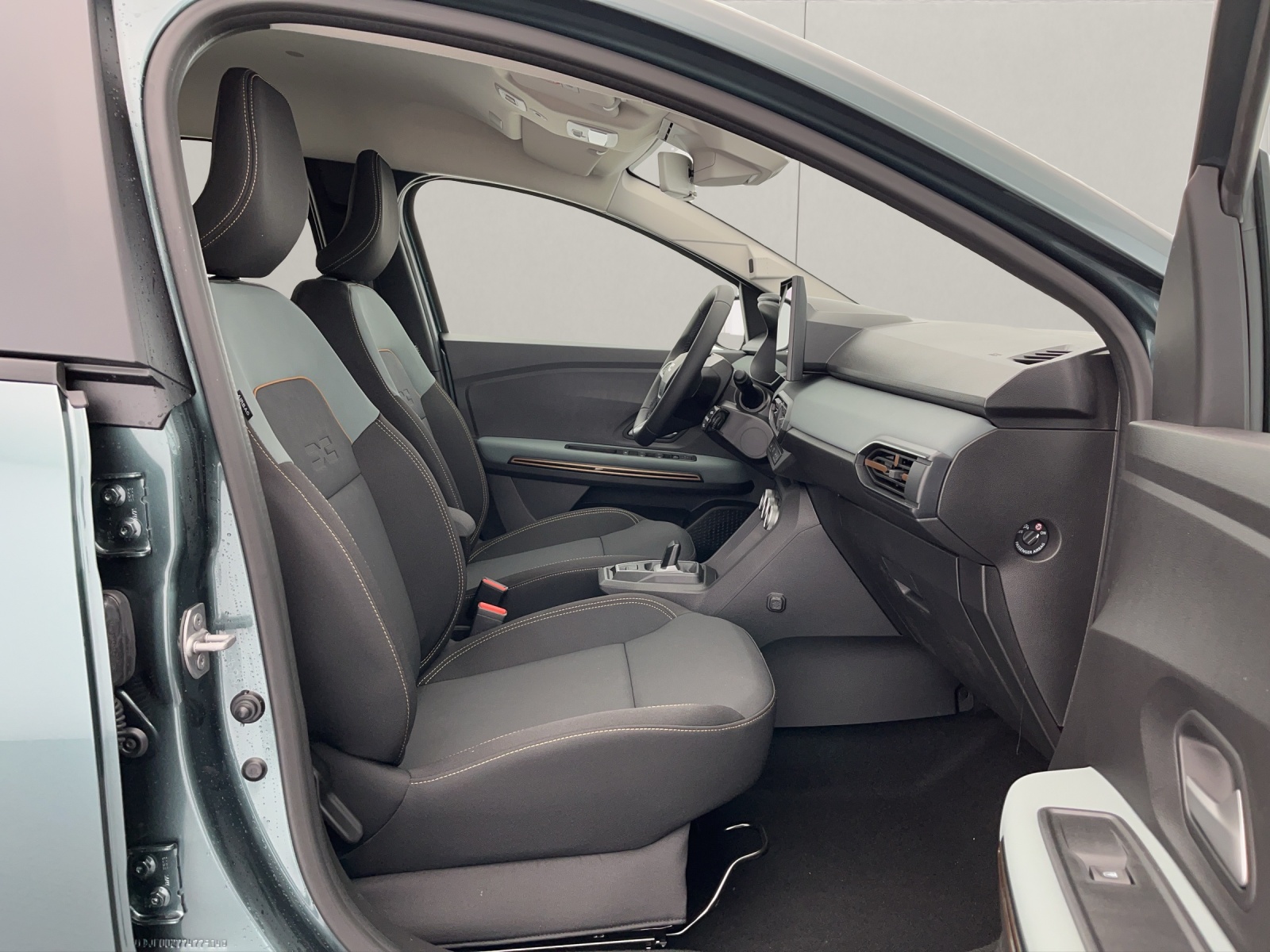 DACIA Duster 1.8 Hybrid Journey-image-15