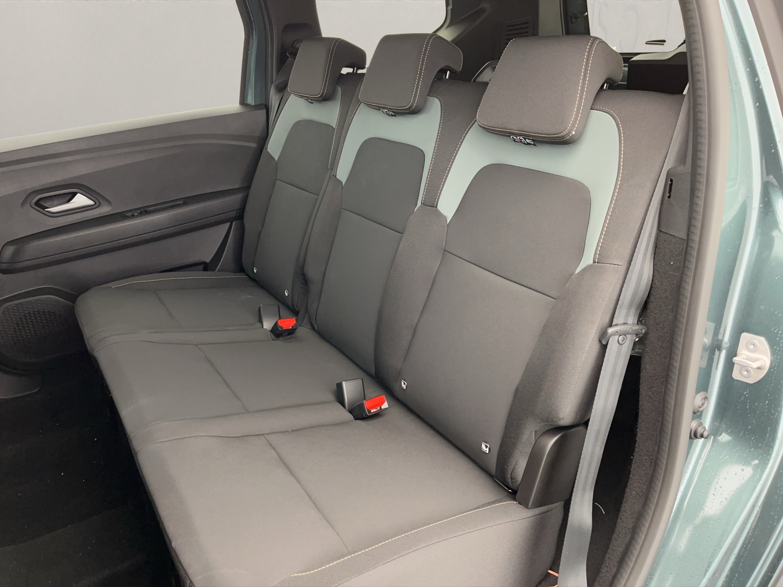 DACIA Duster 1.8 Hybrid Journey-image-16