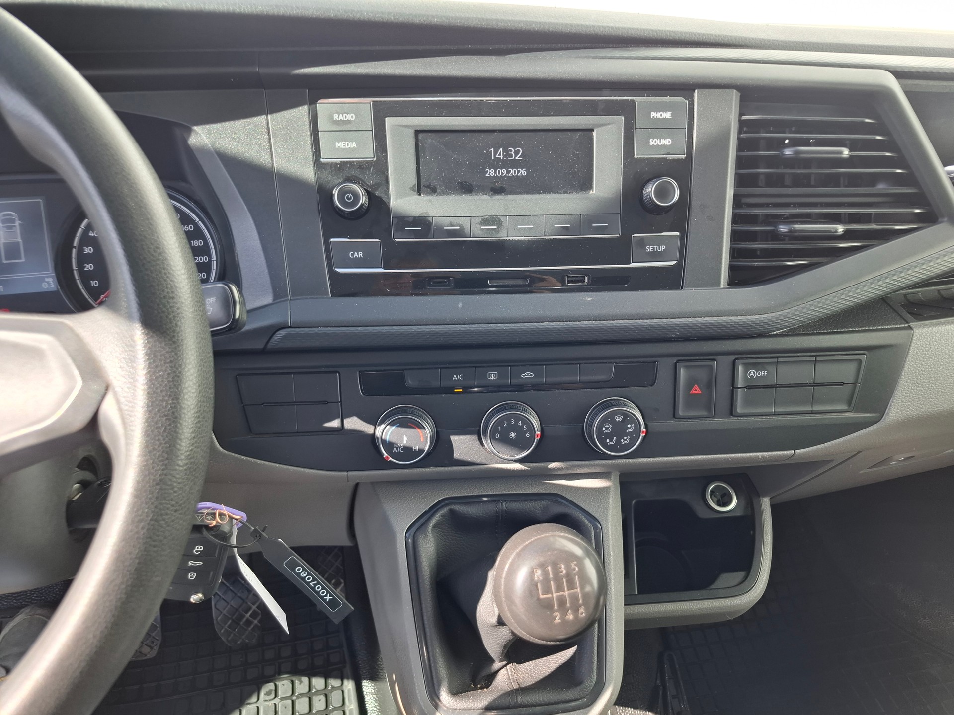 VW T6.1 2.0 TDI 150PS 4MOTION 4X4 DOKA 6SITZE-image-7