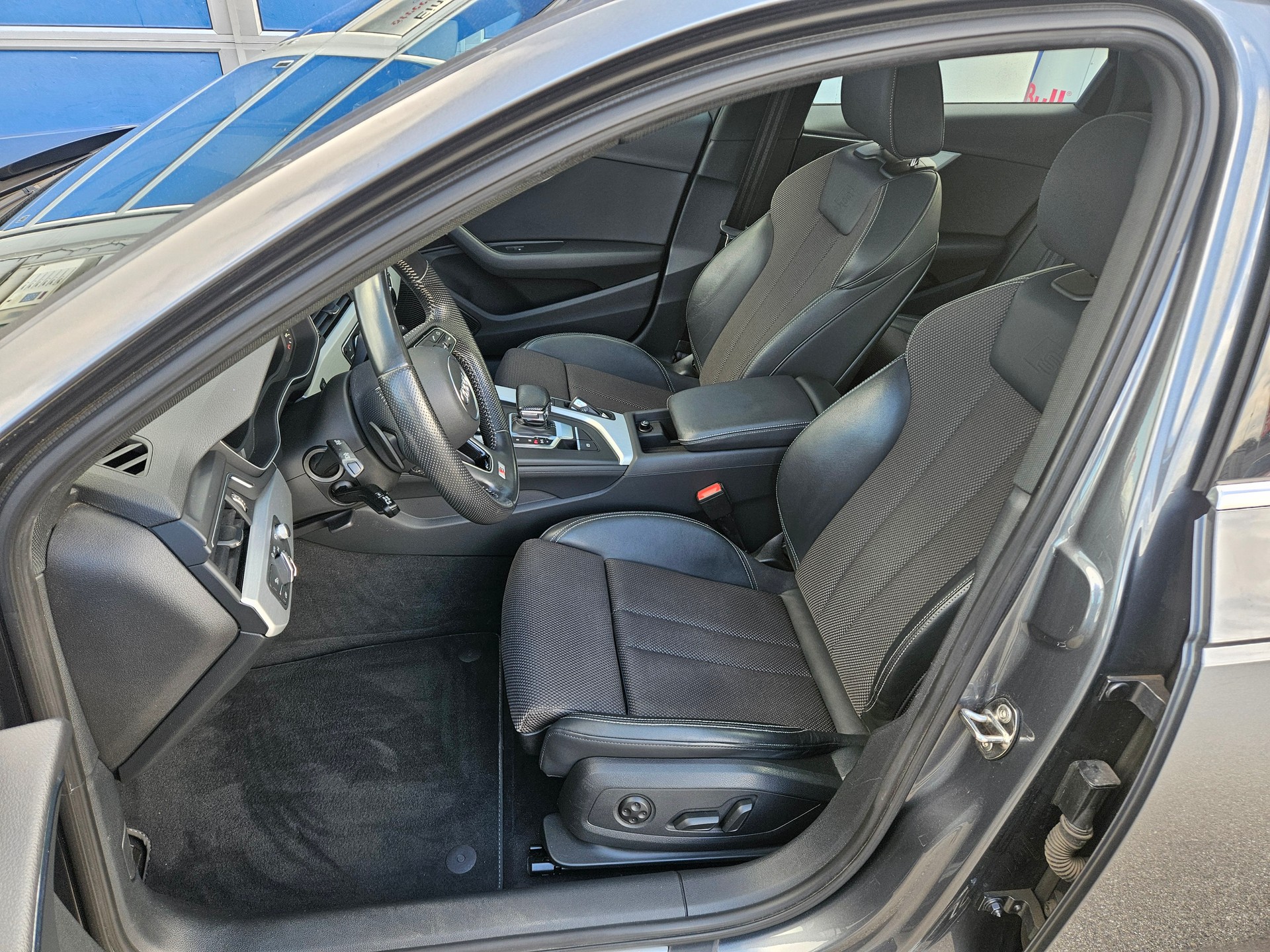 AUDI A4 Avant 40 TDI Sport S-tronic-image-8