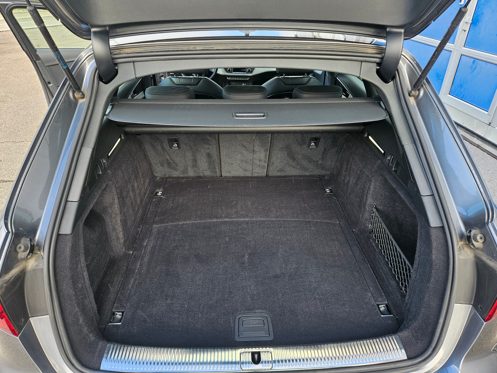 AUDI A4 Avant 40 TDI Sport S-tronic-image-12