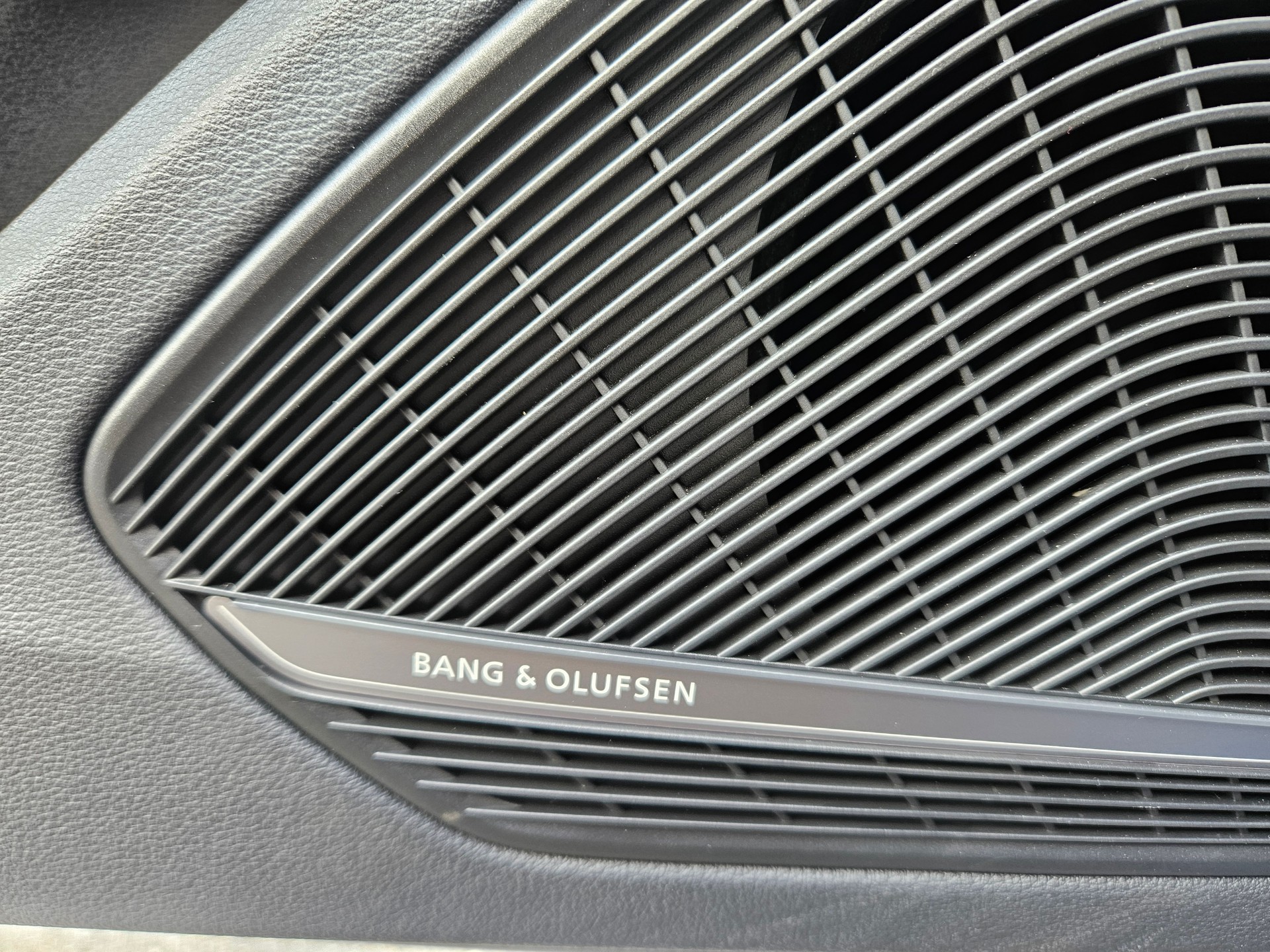 AUDI A4 Avant 40 TDI Sport S-tronic-image-15