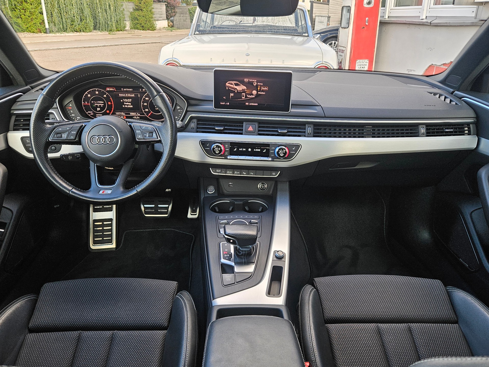 AUDI A4 Avant 40 TDI Sport S-tronic-image-10