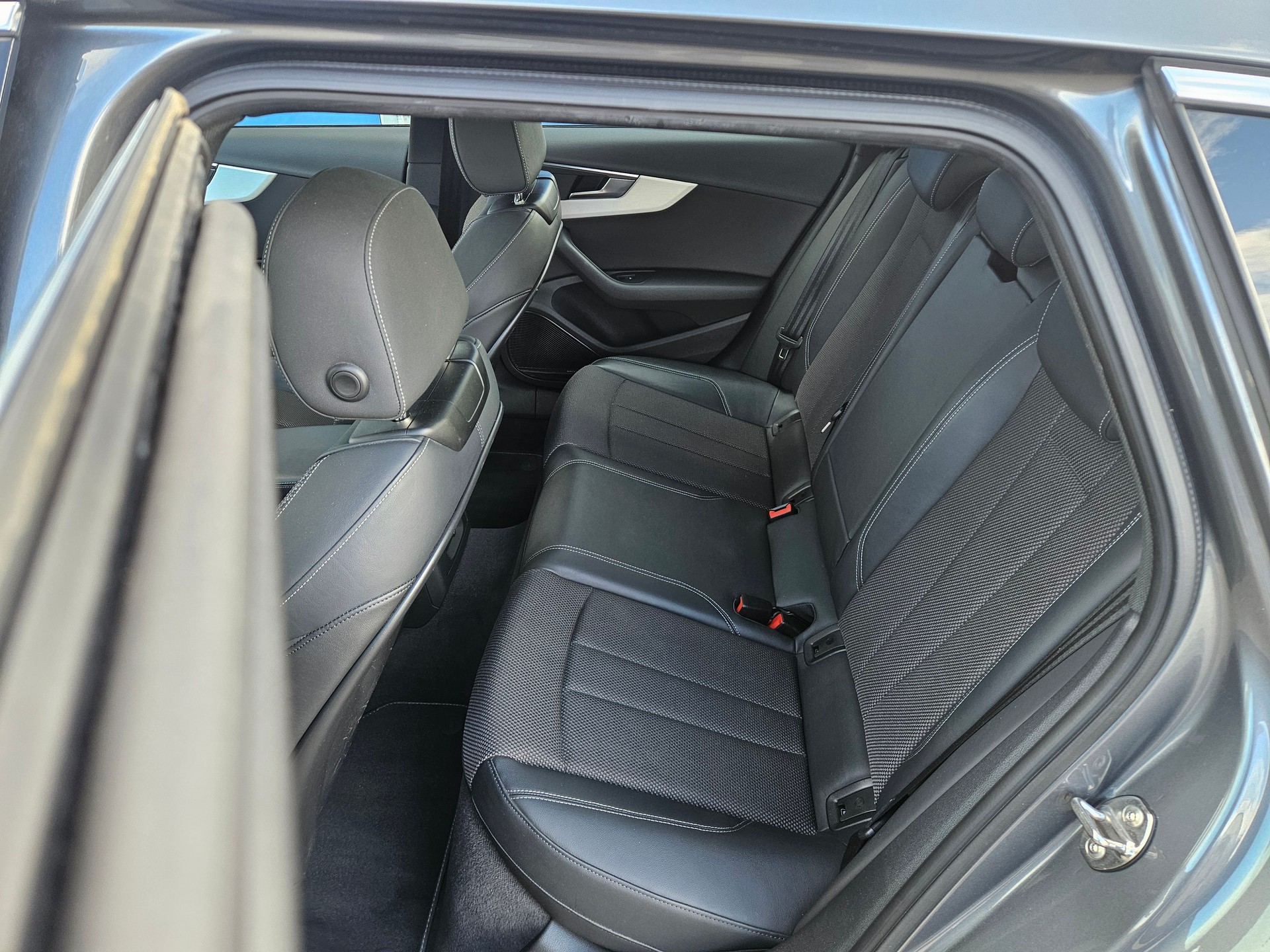 AUDI A4 Avant 40 TDI Sport S-tronic-image-9