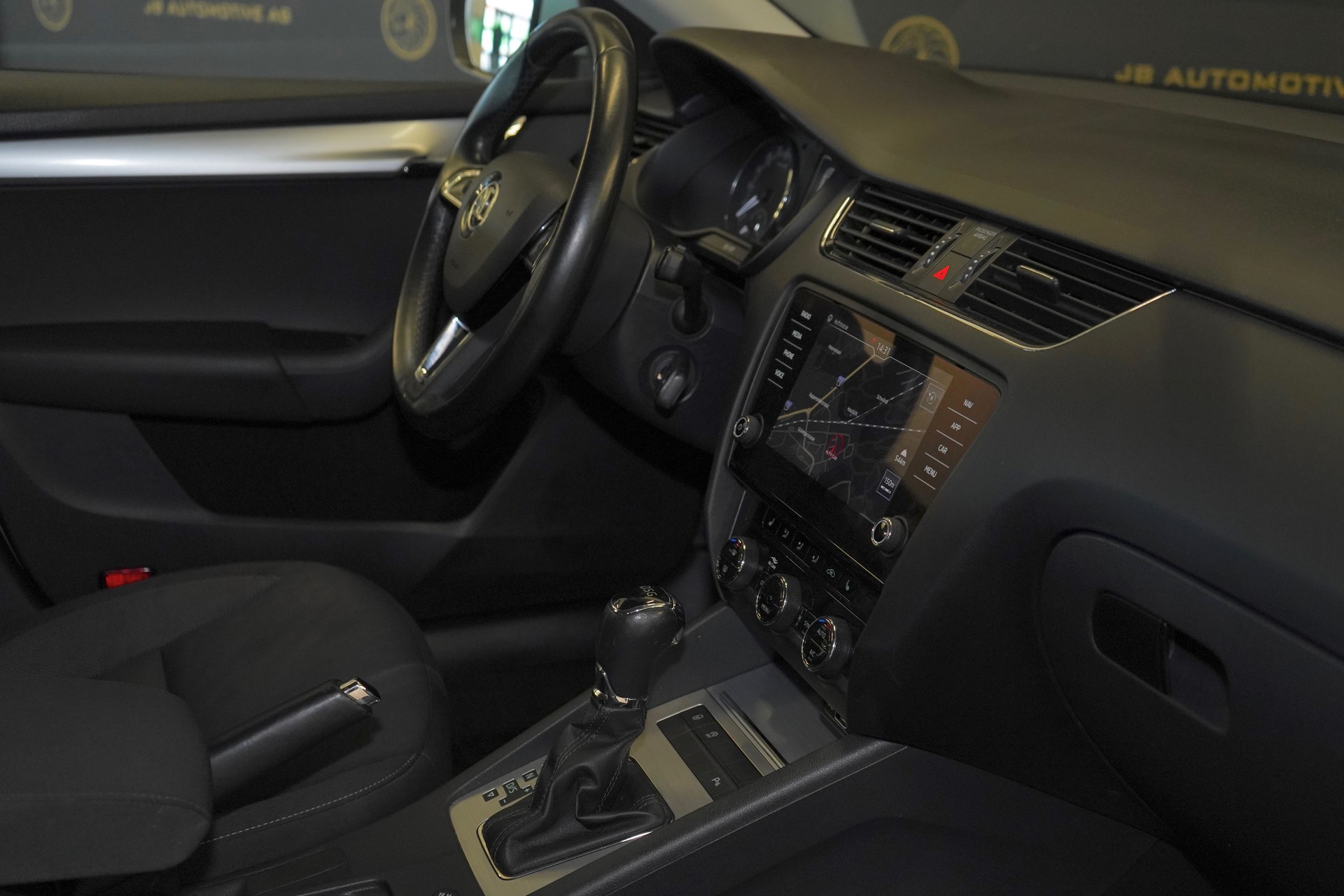 SKODA Octavia Combi 1.6 TDI Active DSG-image-4