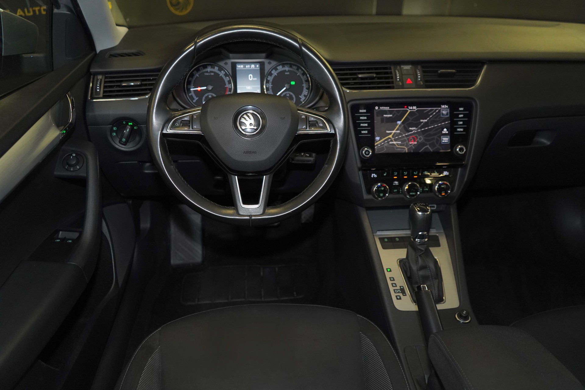 SKODA Octavia Combi 1.6 TDI Active DSG-image-2