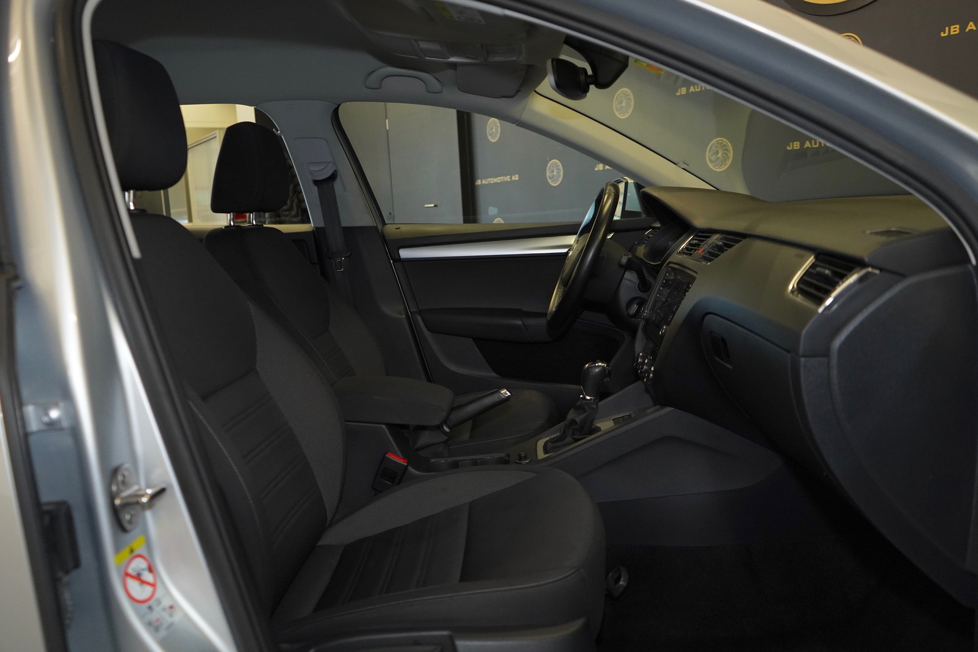 SKODA Octavia Combi 1.6 TDI Active DSG-image-5