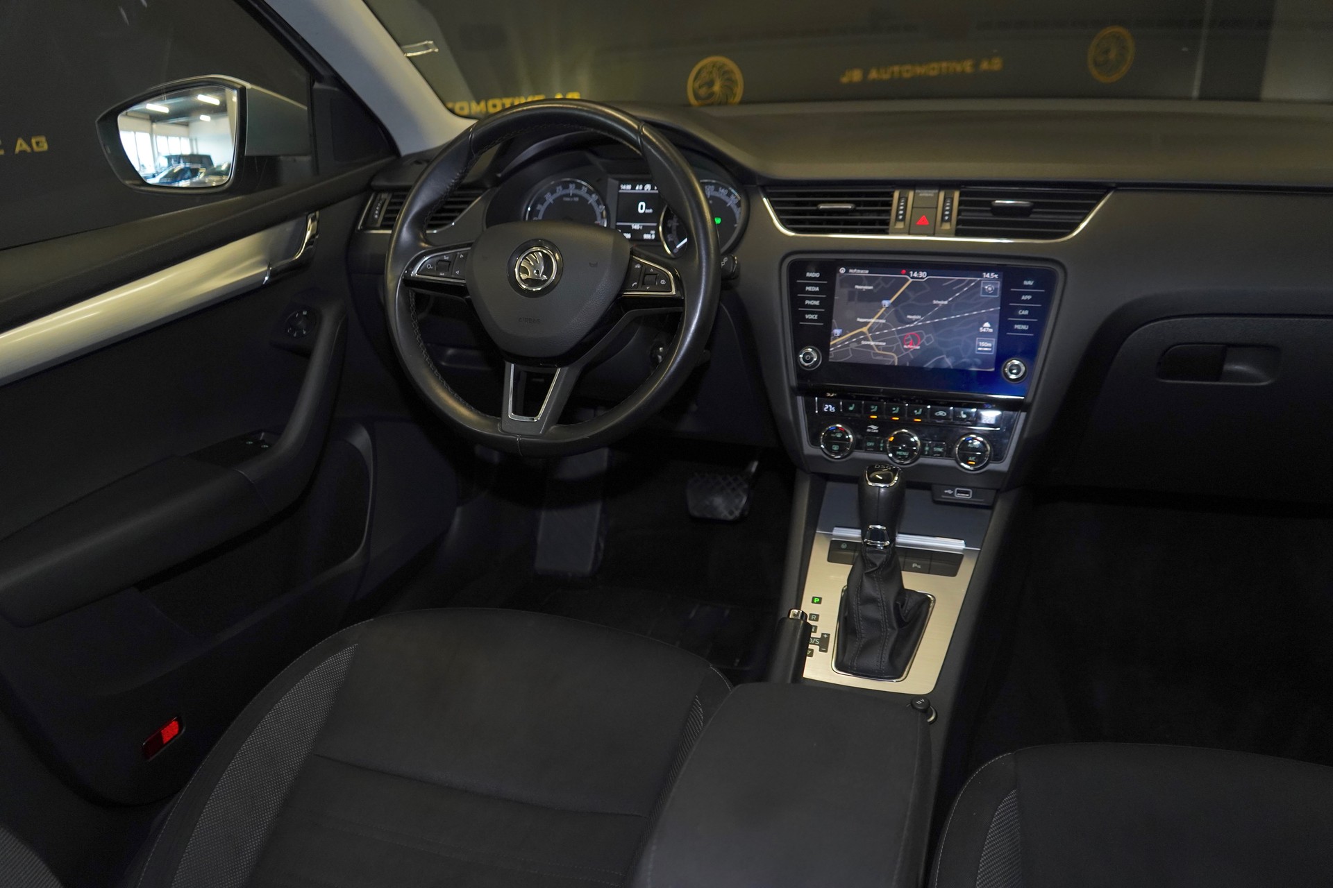 SKODA Octavia Combi 1.6 TDI Active DSG-image-3