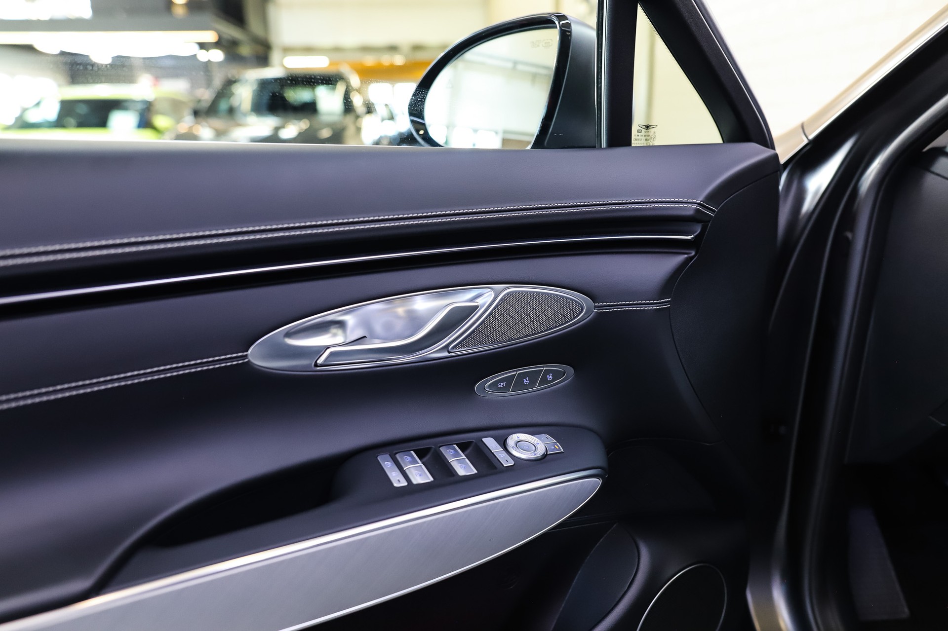 GENESIS GV70 Electrified Sport kWh 77,4 AWD * Makalu Gray (Matt) *-image-8