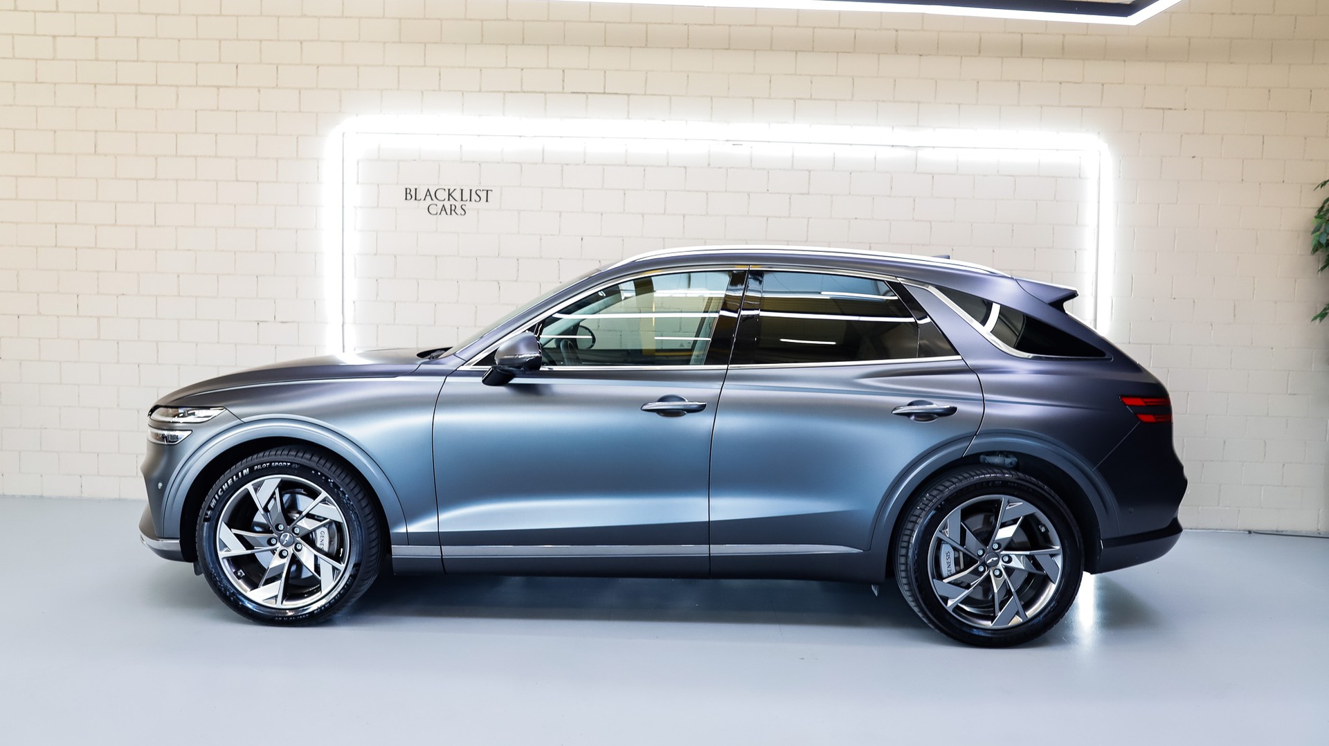 GENESIS GV70 Electrified Sport kWh 77,4 AWD * Makalu Gray (Matt) *-showroom-element-3