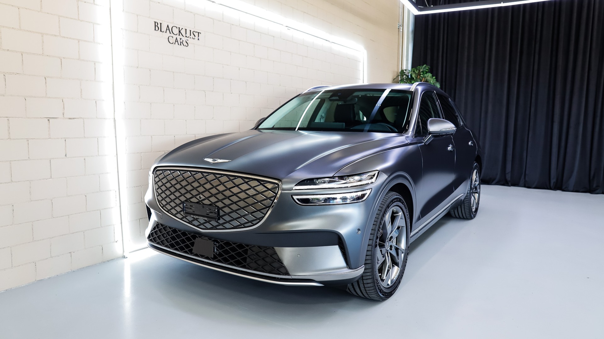 GENESIS GV70 Electrified Sport kWh 77,4 AWD * Makalu Gray (Matt) *-showroom-element-1
