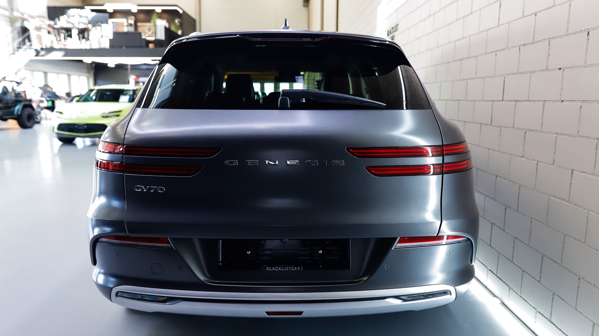 GENESIS GV70 Electrified Sport kWh 77,4 AWD * Makalu Gray (Matt) *-image-5