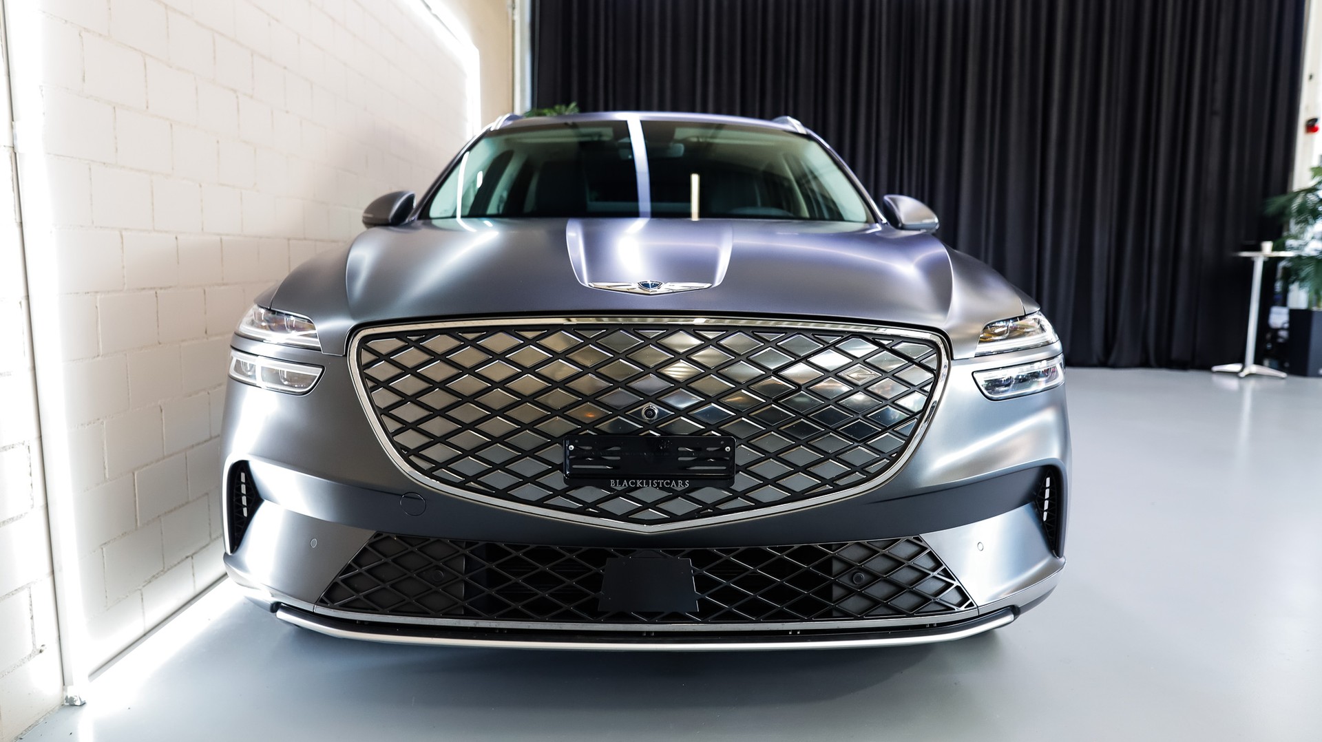 GENESIS GV70 Electrified Sport kWh 77,4 AWD * Makalu Gray (Matt) *-showroom-element-2