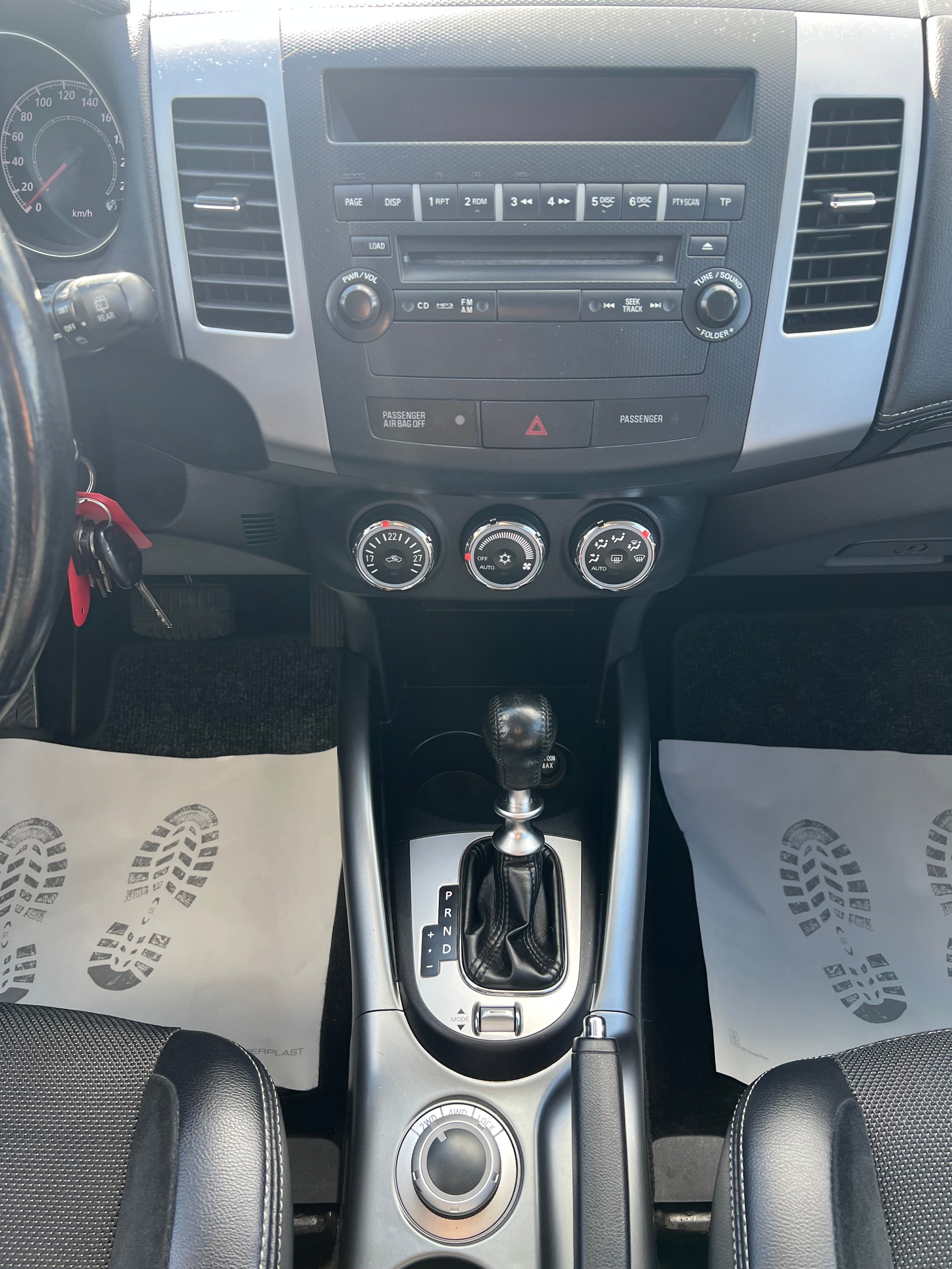 MITSUBISHI Outlander 2.2 DID Invite 4WD TC-SST-image-12