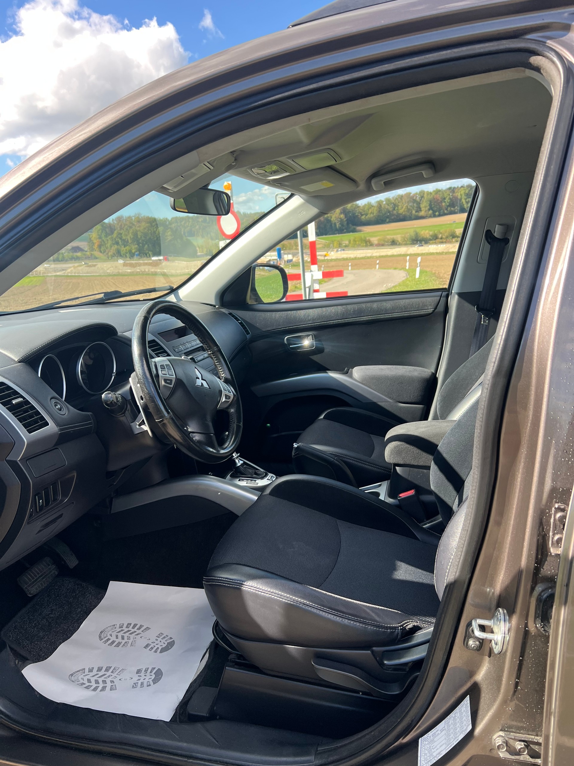 MITSUBISHI Outlander 2.2 DID Invite 4WD TC-SST-image-9