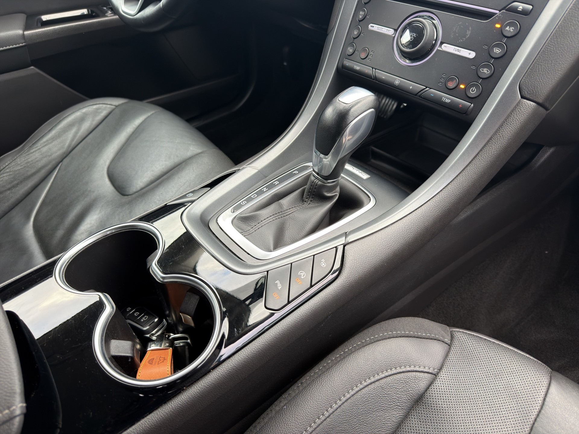 FORD Mondeo 2.0 TDCi Titanium AWD PowerShift-image-17