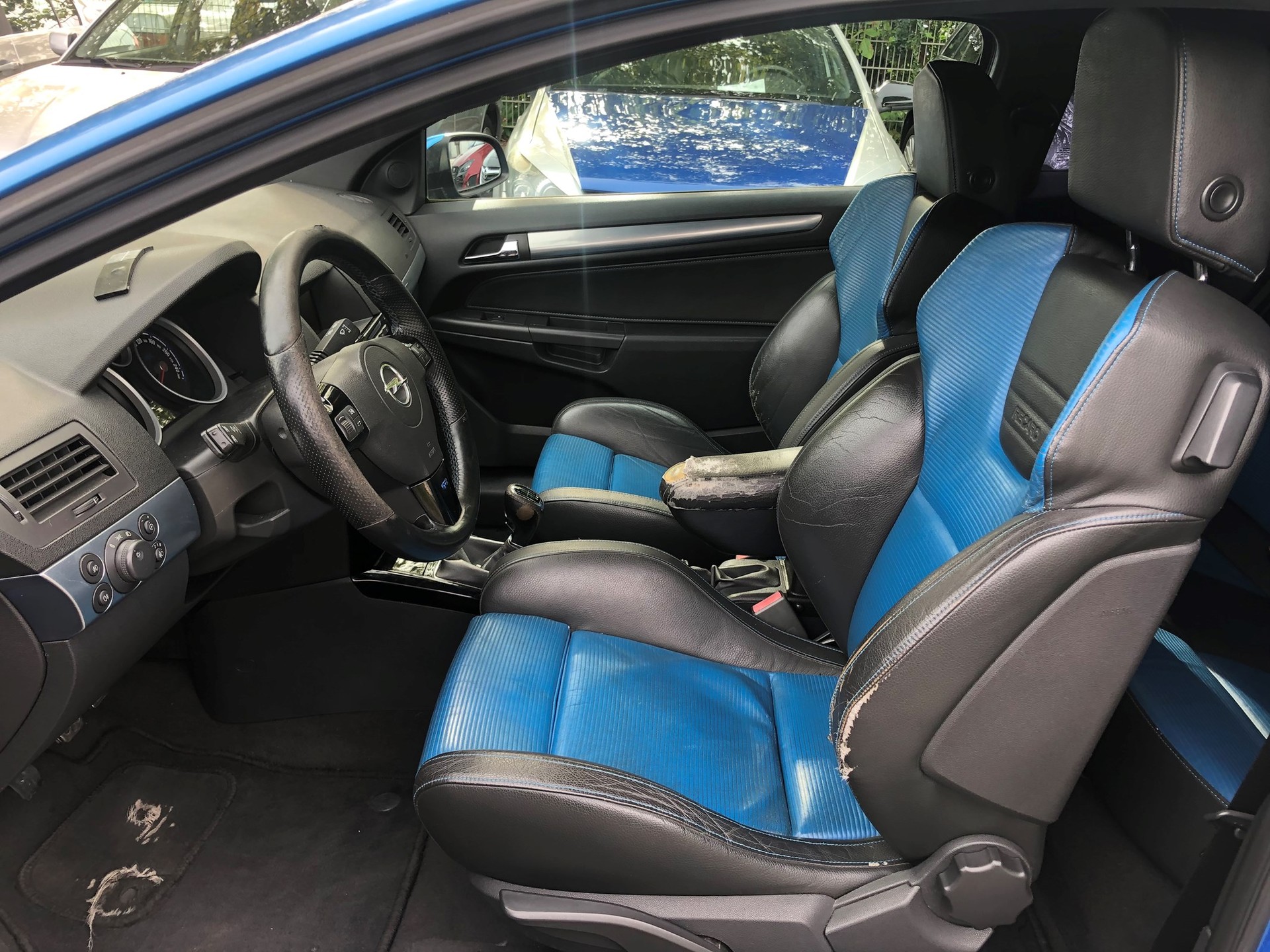 OPEL Astra GTC 2.0i 16V Turbo OPC-image-6