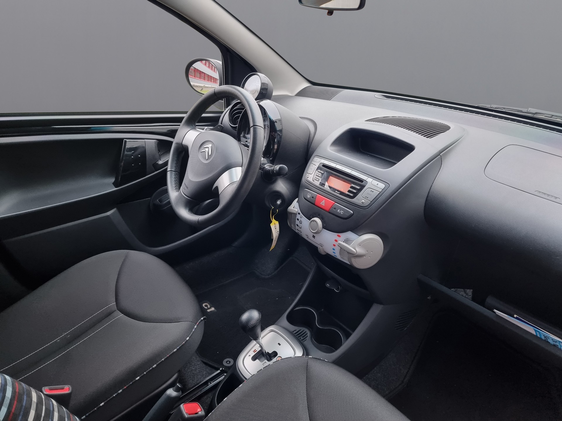 CITROEN C1 1.0i Exclusive EGS-image-8