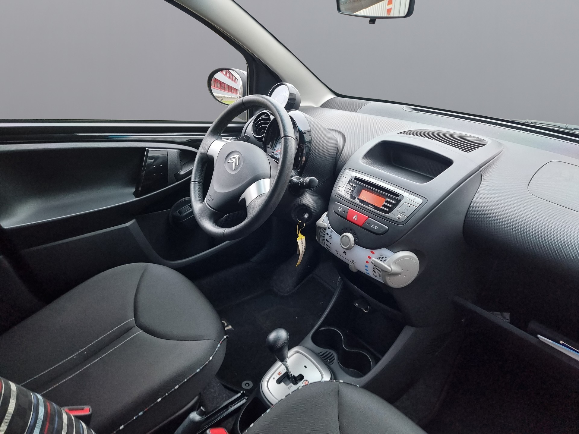 CITROEN C1 1.0i Exclusive EGS-image-9
