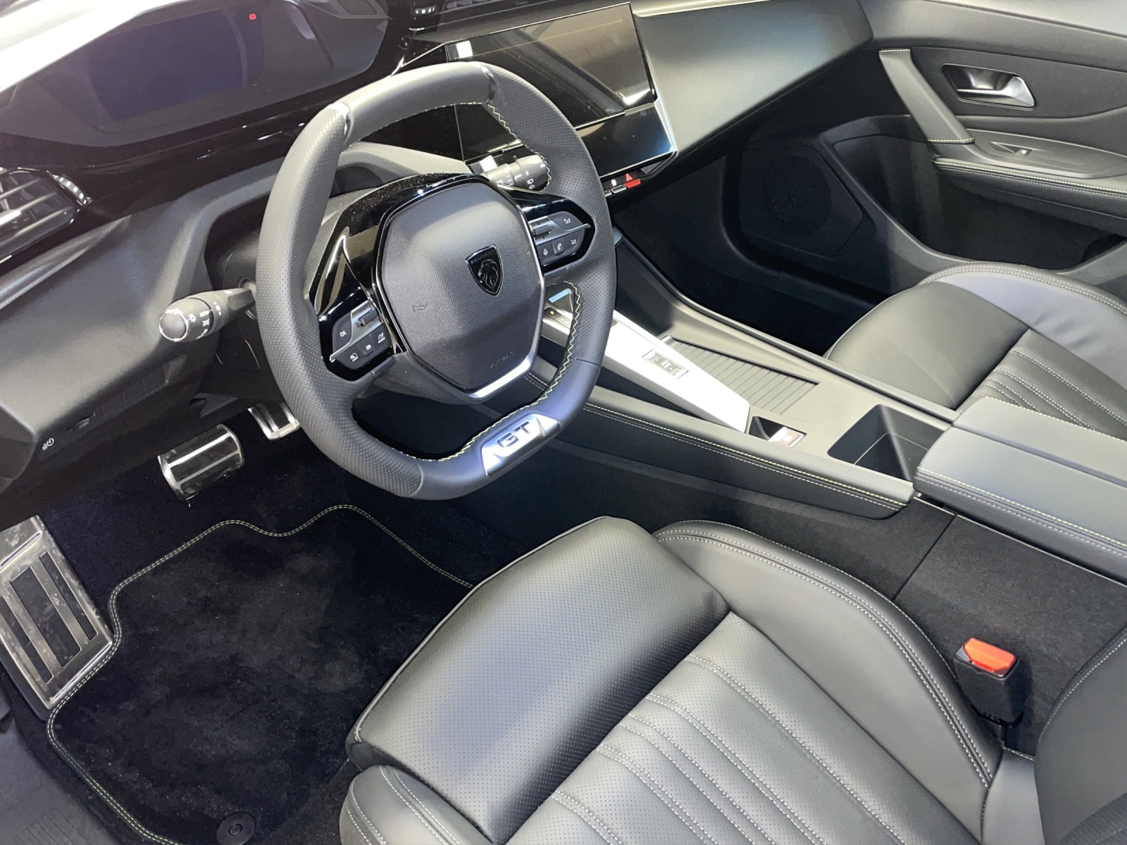 PEUGEOT 308 e-GT-showroom-element-3