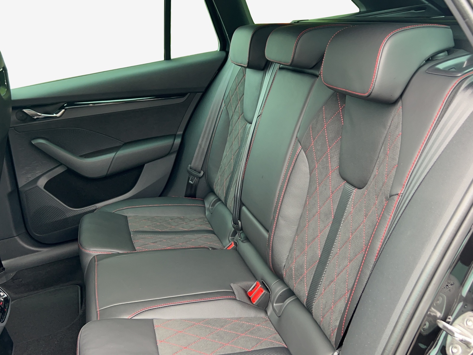 SKODA Octavia Combi 2.0 TSI DSG RS-image-7