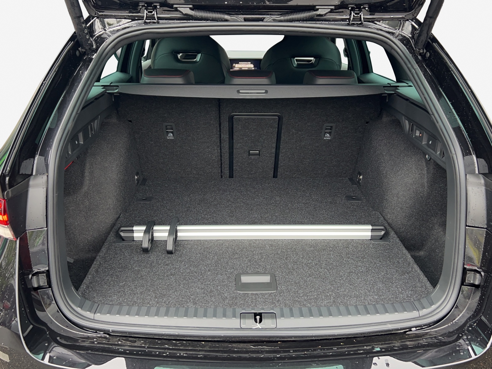 SKODA Octavia Combi 2.0 TSI DSG RS-image-8
