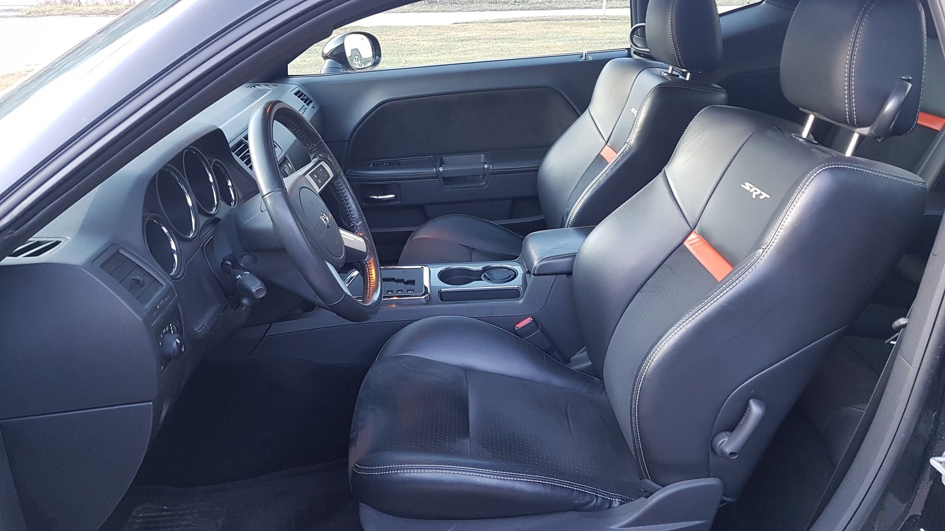 DODGE Challenger SRT8 First Edition-image-5