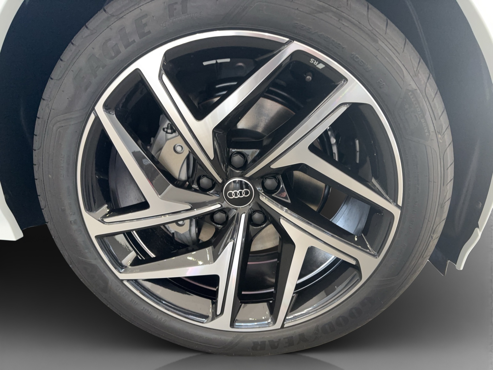 AUDI Q6 e-tron quattro-image-16