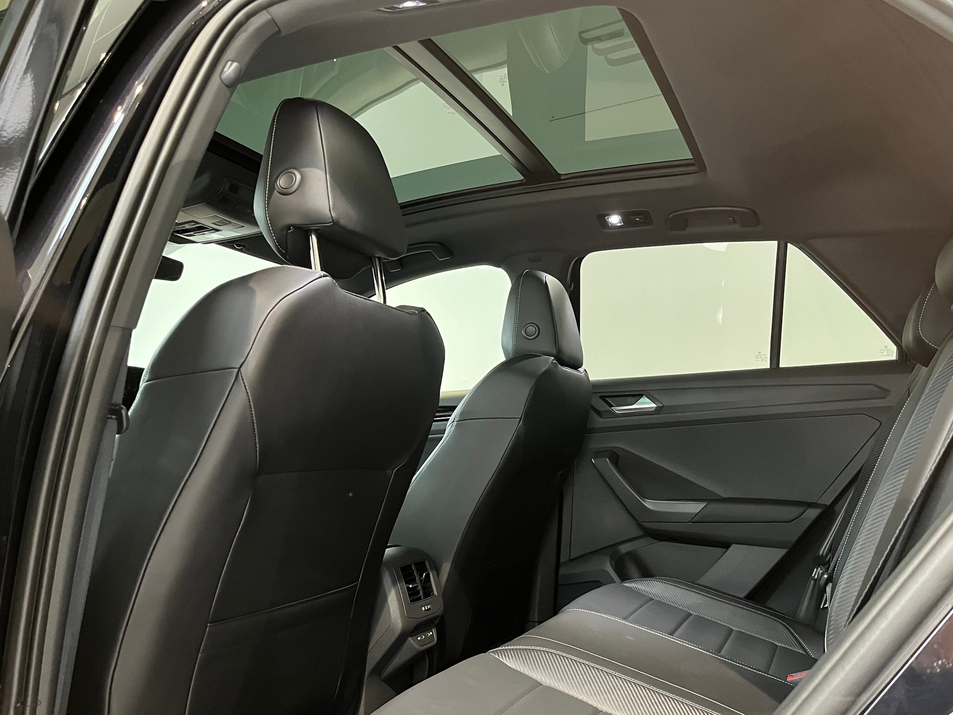 VW T-Roc 2.0 TSI R-Line DSG 4Motion-image-7