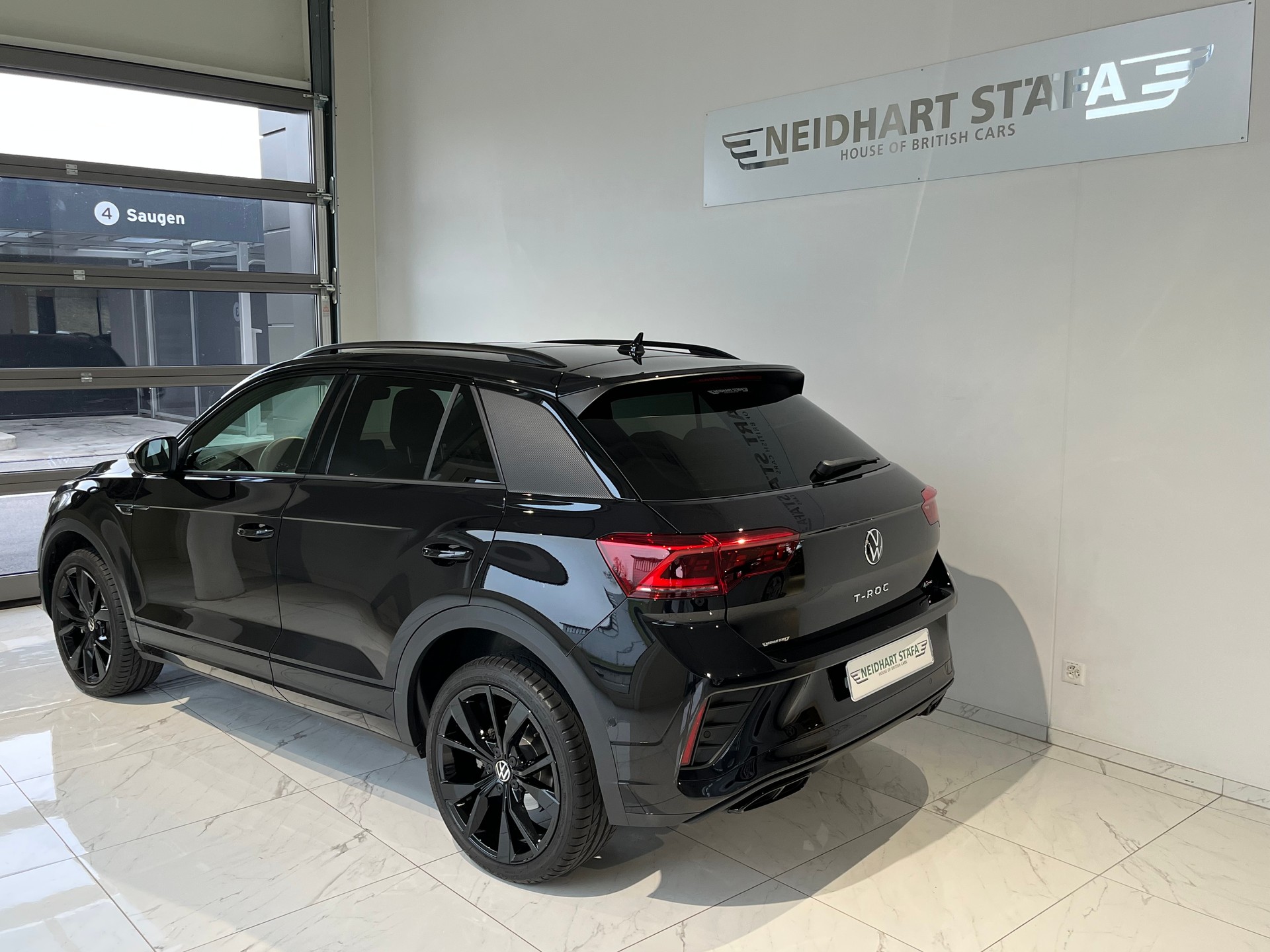 VW T-Roc 2.0 TSI R-Line DSG 4Motion-image-2