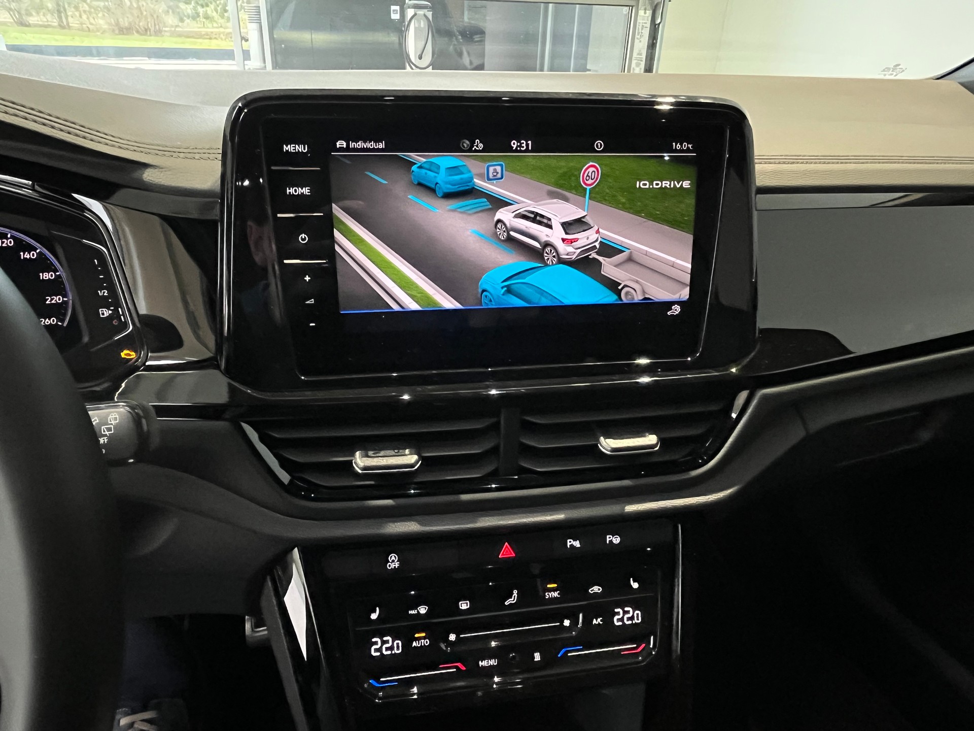 VW T-Roc 2.0 TSI R-Line DSG 4Motion-image-10