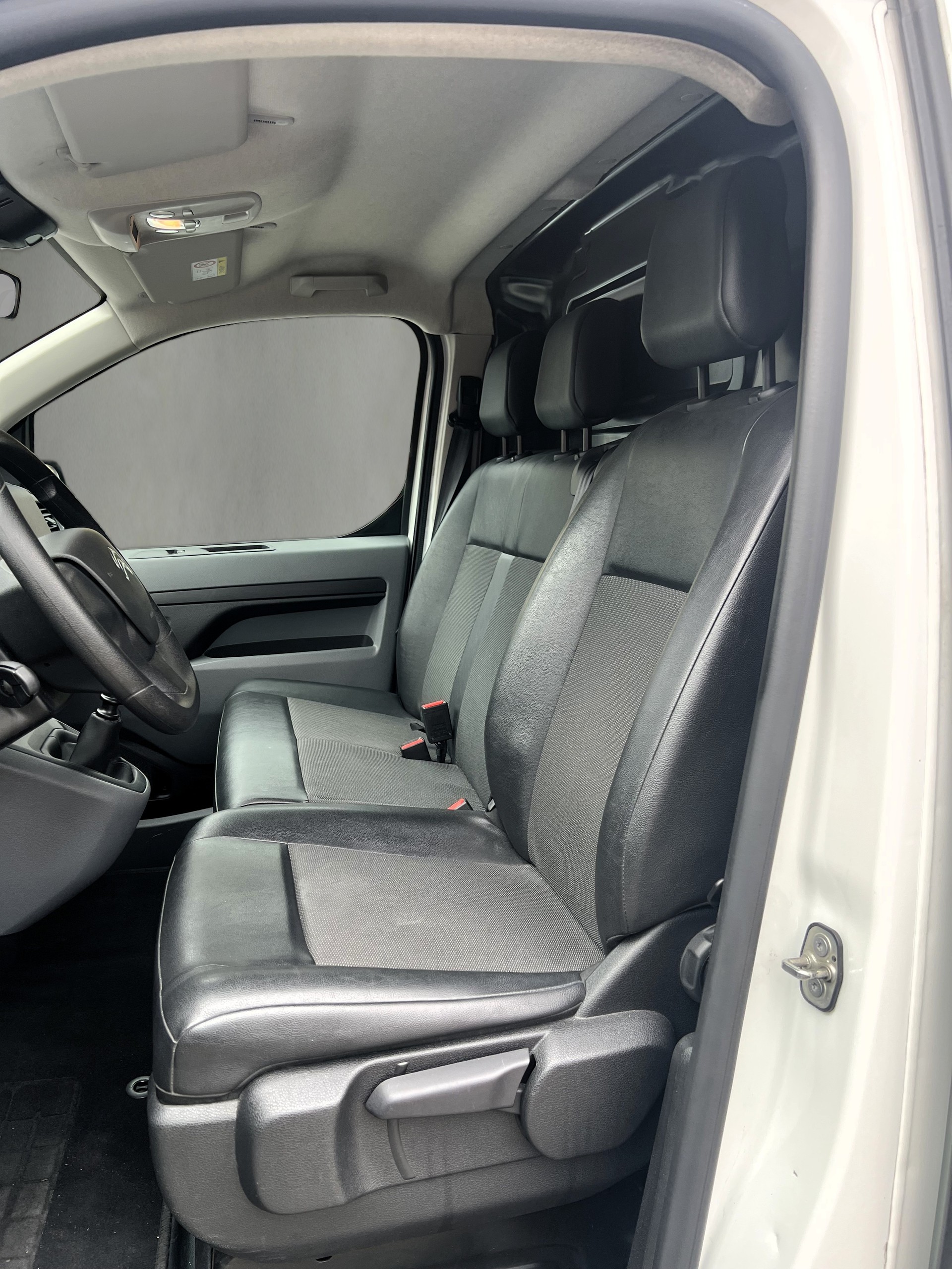 CITROEN Jumpy 1.5 BlueHDi 120 M Club-image-13