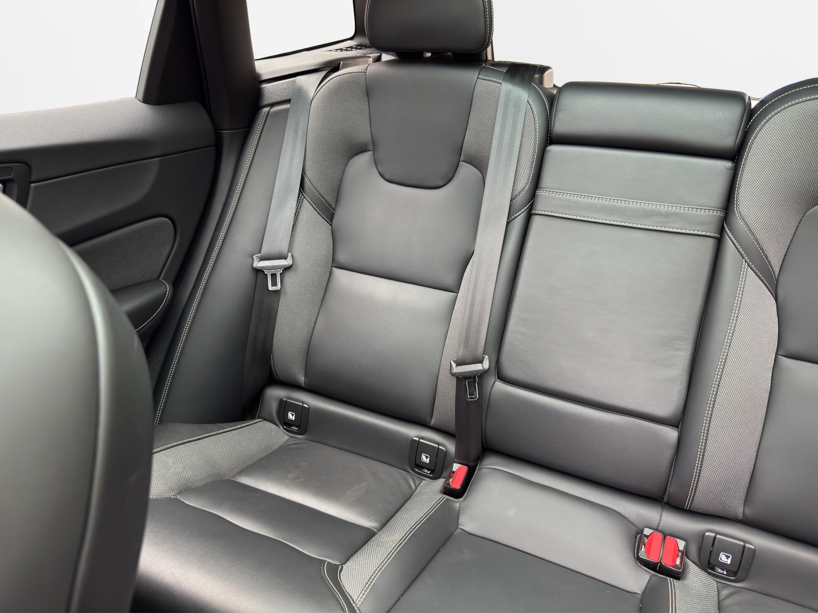 VOLVO XC60 T8 eAWD R-Design Geartronic-image-10