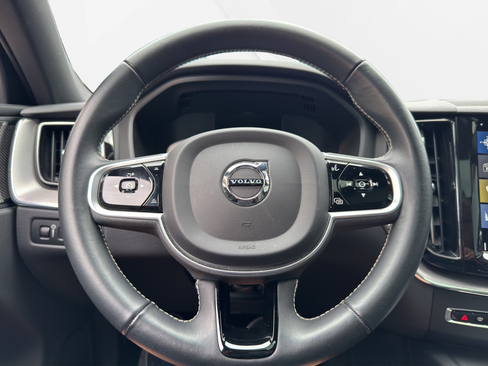 VOLVO XC60 T8 eAWD R-Design Geartronic-image-14